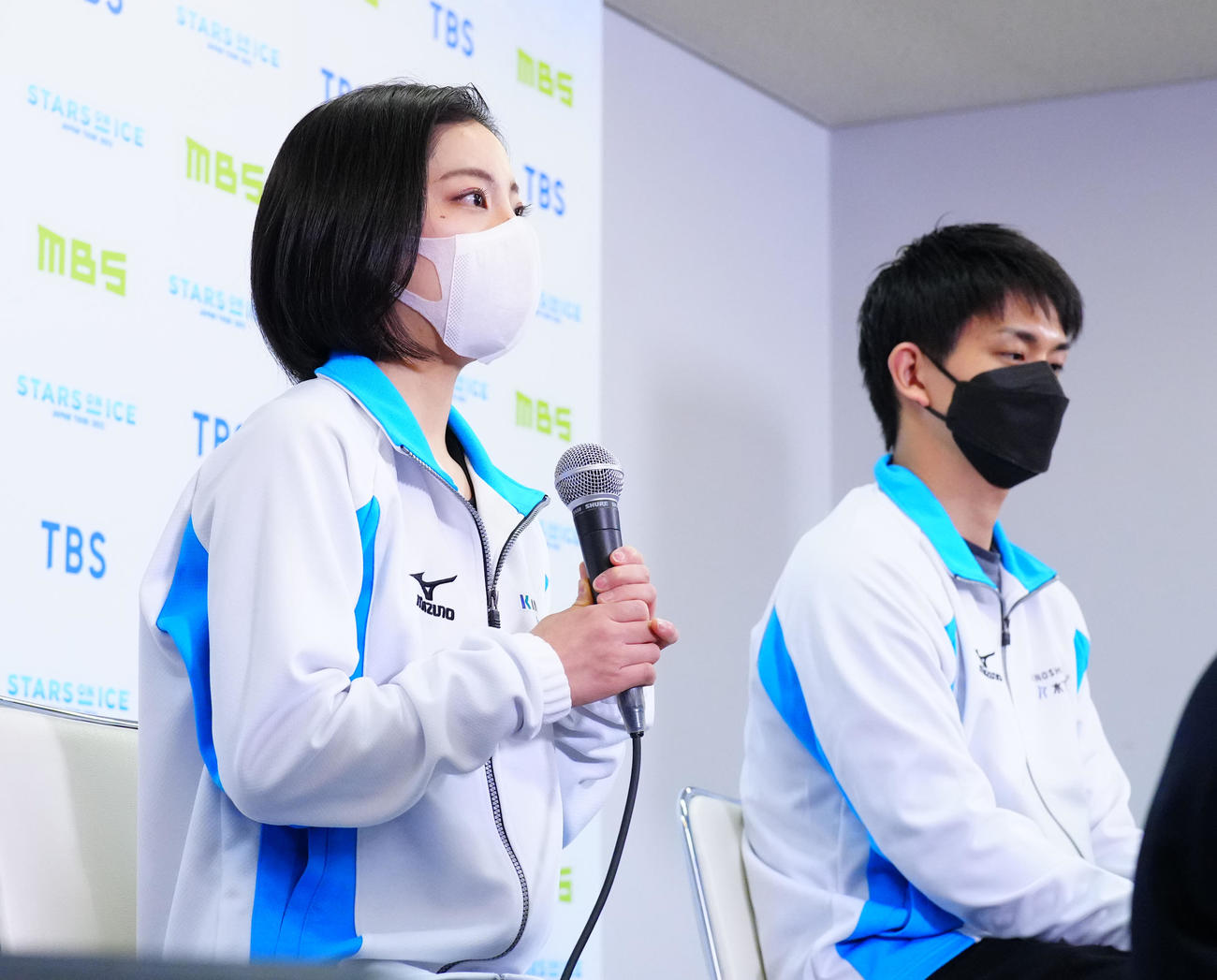 スターズオンアイス2022記者会見　会見する左から三浦璃来、木原龍一(c)STARS on ICE