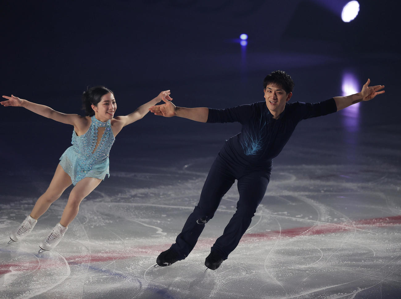 華麗な演技を披露する三浦（左）、木原組（撮影・前田充）