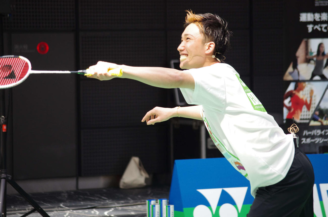 都内で行われたチャリティーイベントに参加したバドミントン男子の桃田（撮影・奥岡幹浩）