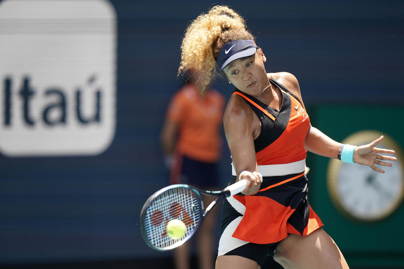 マイアミオープン女子シングルス決勝　シフィオンテクと対戦する大坂なおみ（AP）