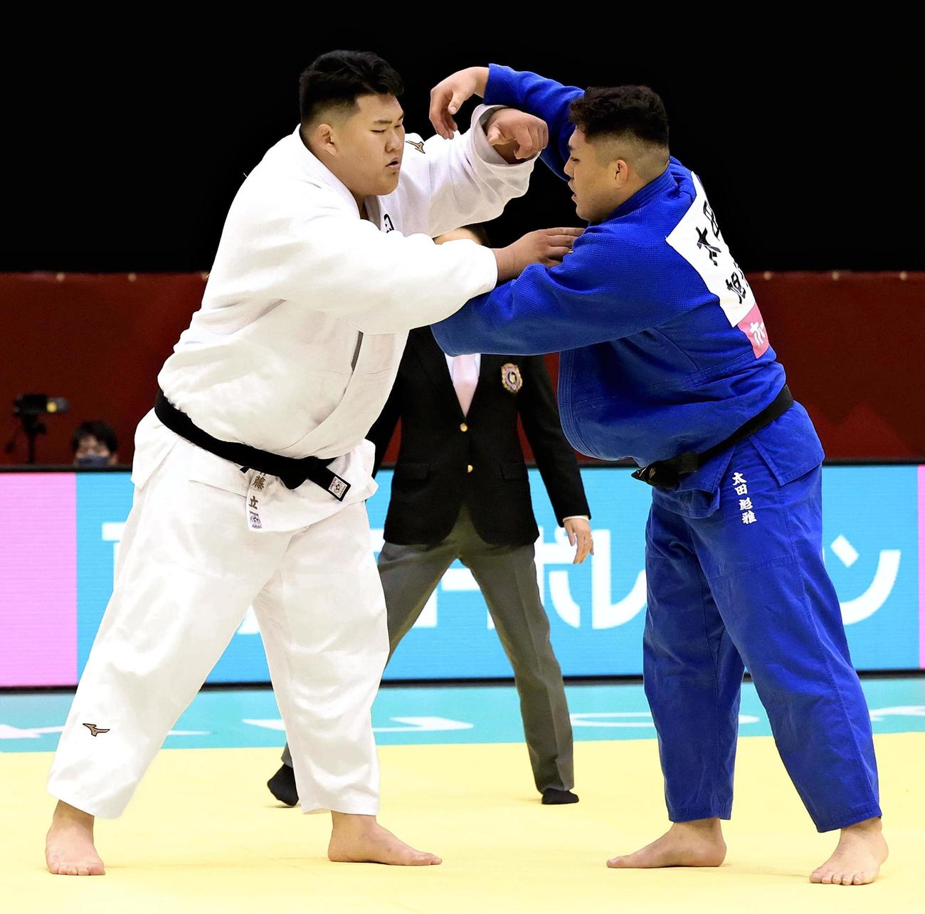 男子100キロ超級準決勝　両者反則負けとなった斉藤立（左）と太田彪雅（代表撮影）