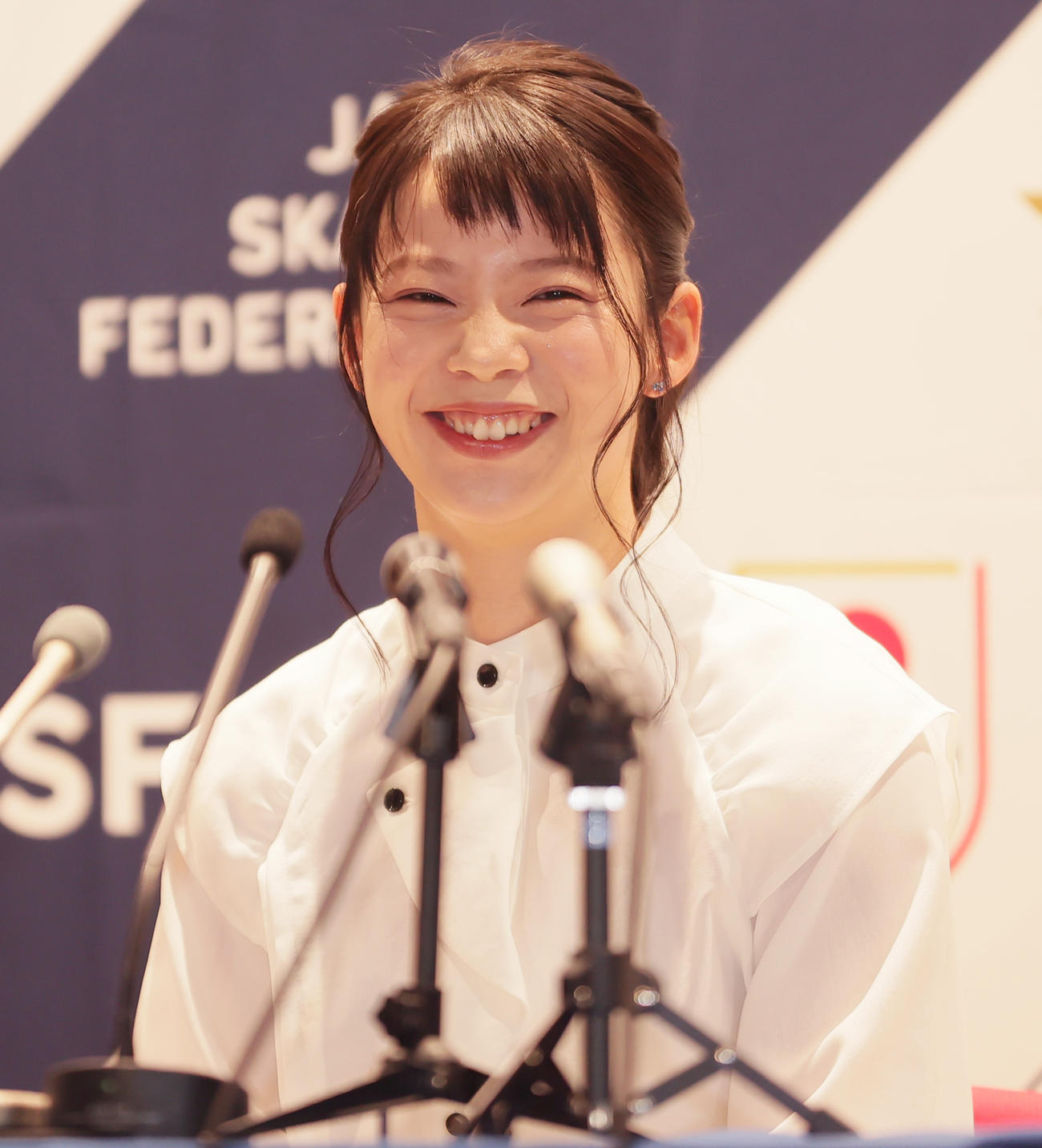 引退会見で笑顔を見せるスピードスケートの高木菜那（撮影・野上伸悟）