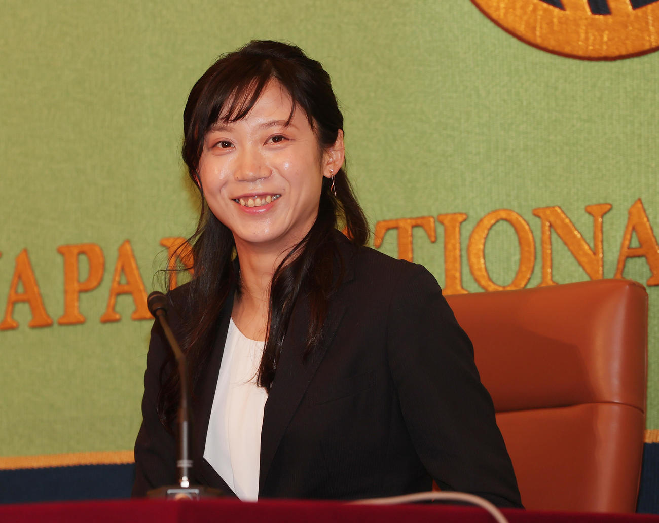 会見するスピードスケートの高木美帆（撮影・野上伸悟）