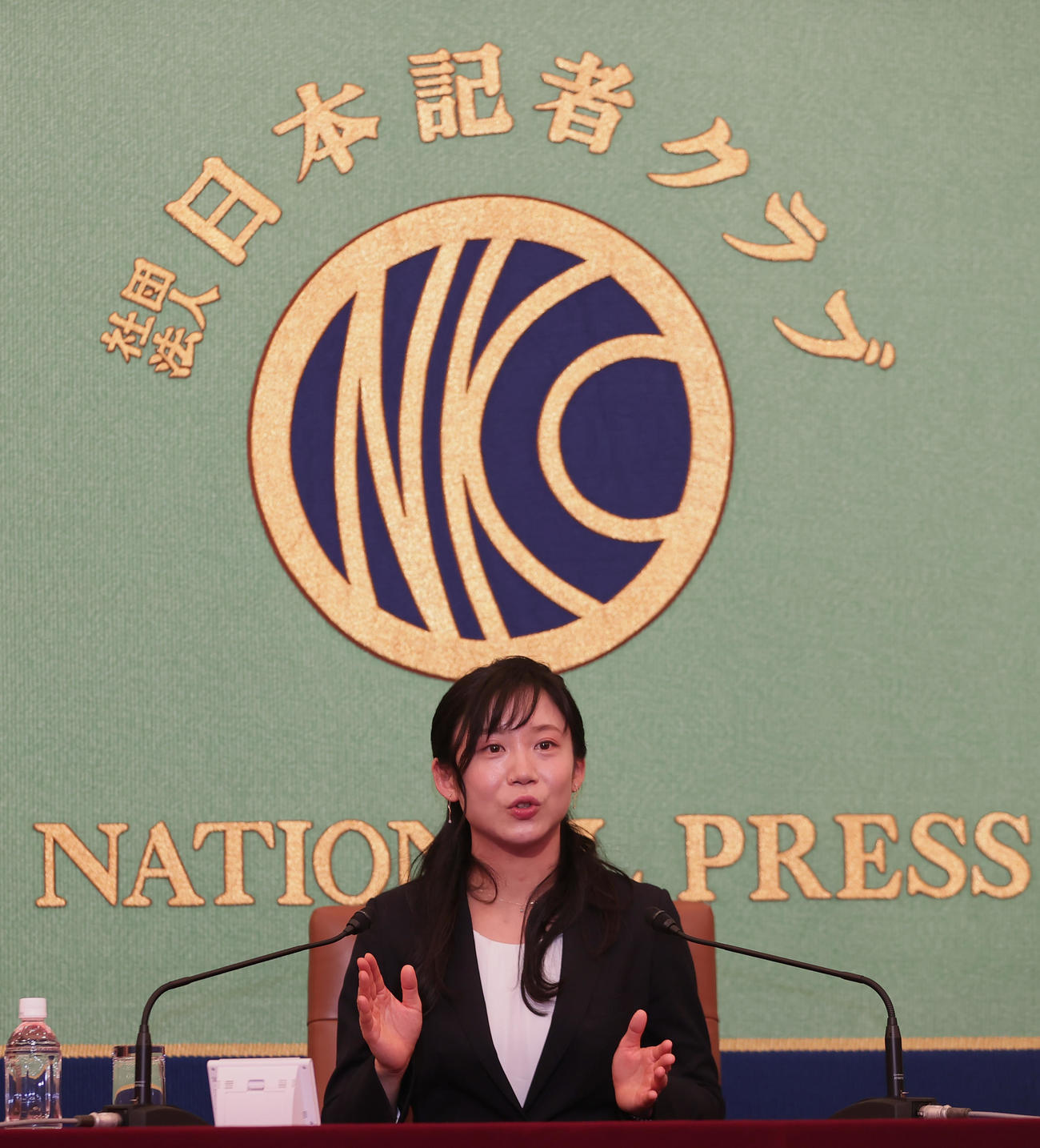 日本記者クラブで会見するスピードスケートの高木美帆（撮影・野上伸悟）