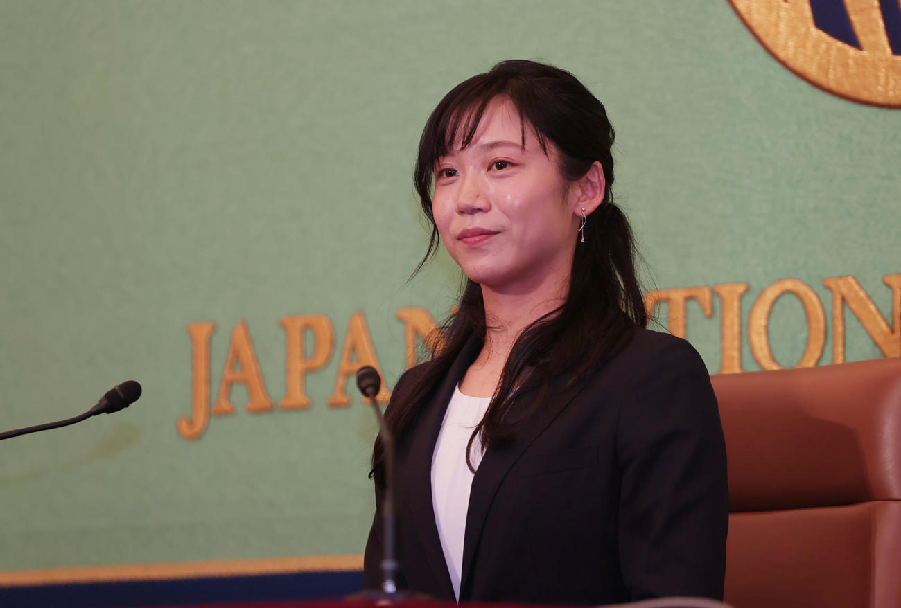 会見するスピードスケートの高木美帆（撮影・野上伸悟）