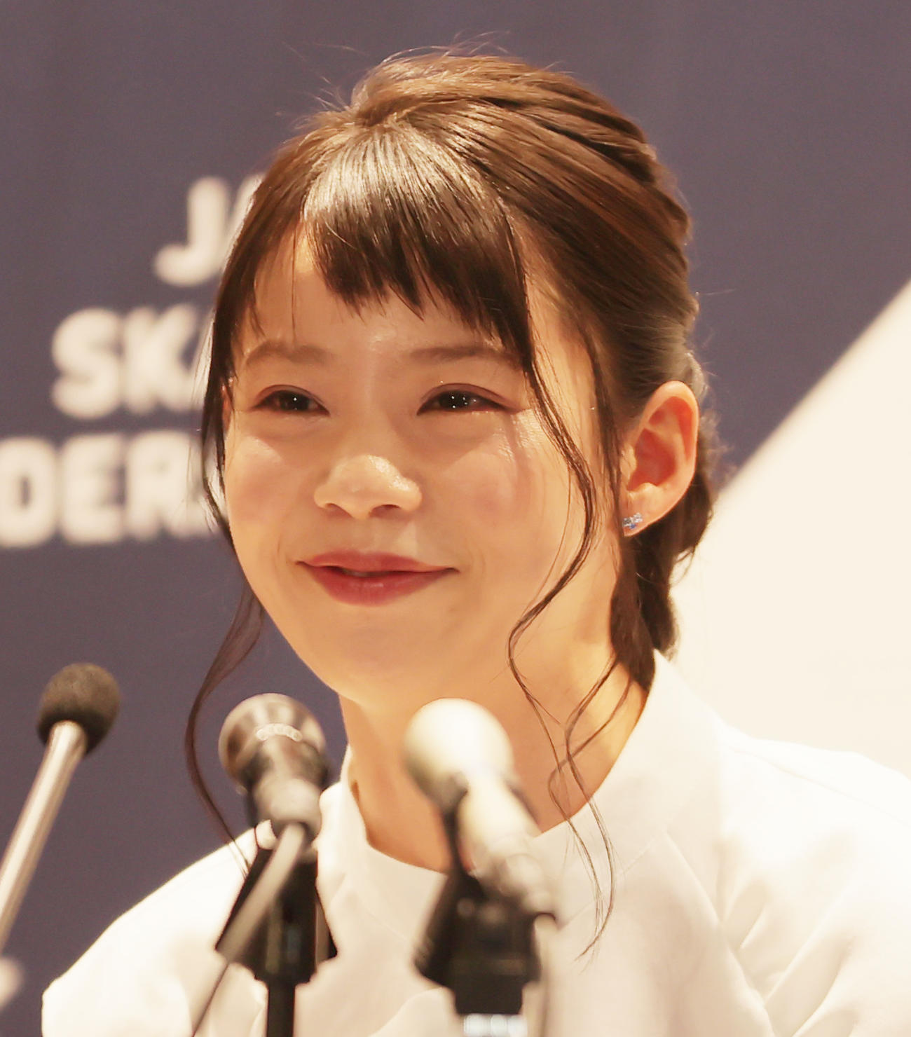 引退会見で涙ぐむスピードスケートの高木菜那（撮影・野上伸悟）
