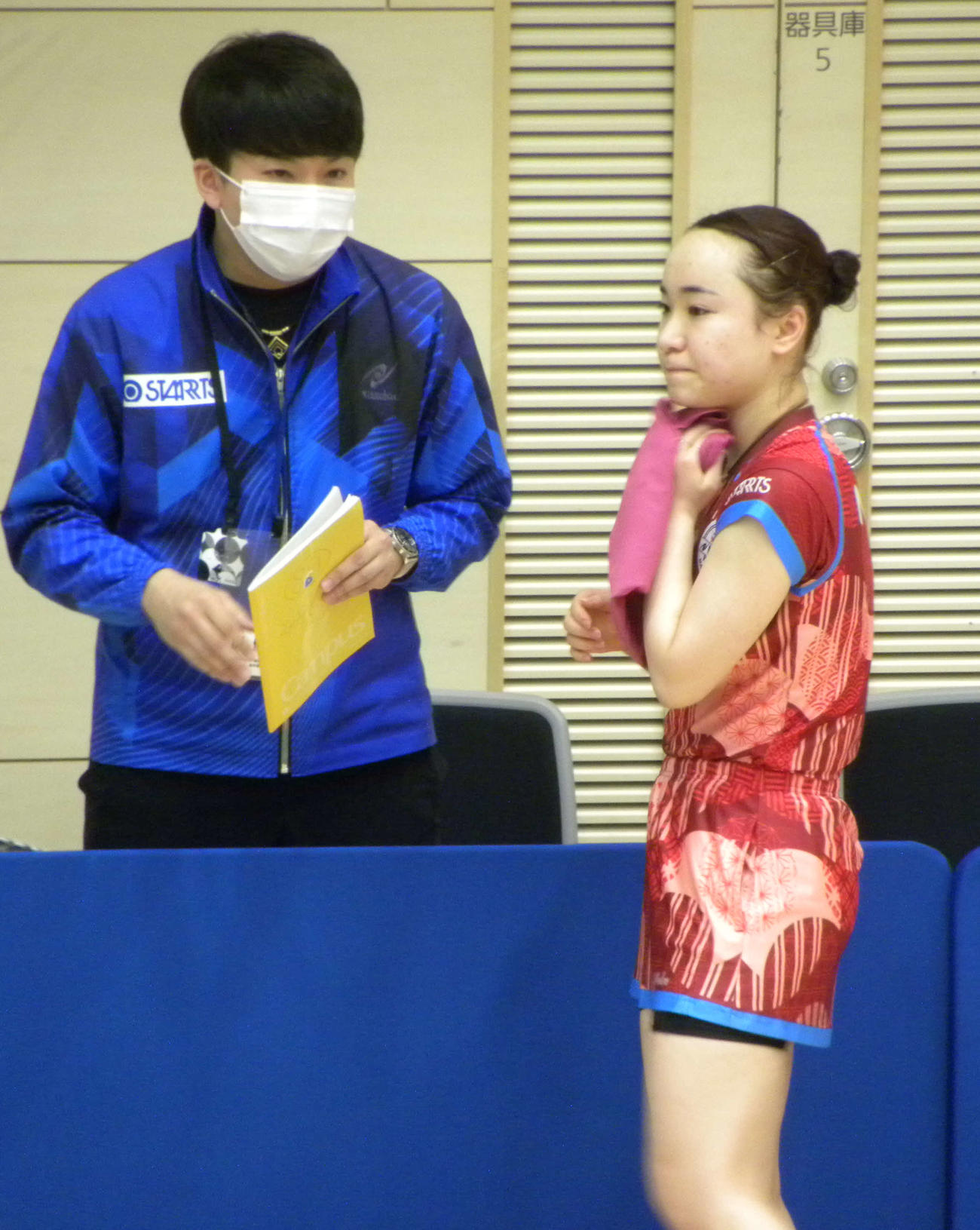 卓球のアジア大会日本代表選考会に臨んだ伊藤美誠（右）（撮影・松本航）