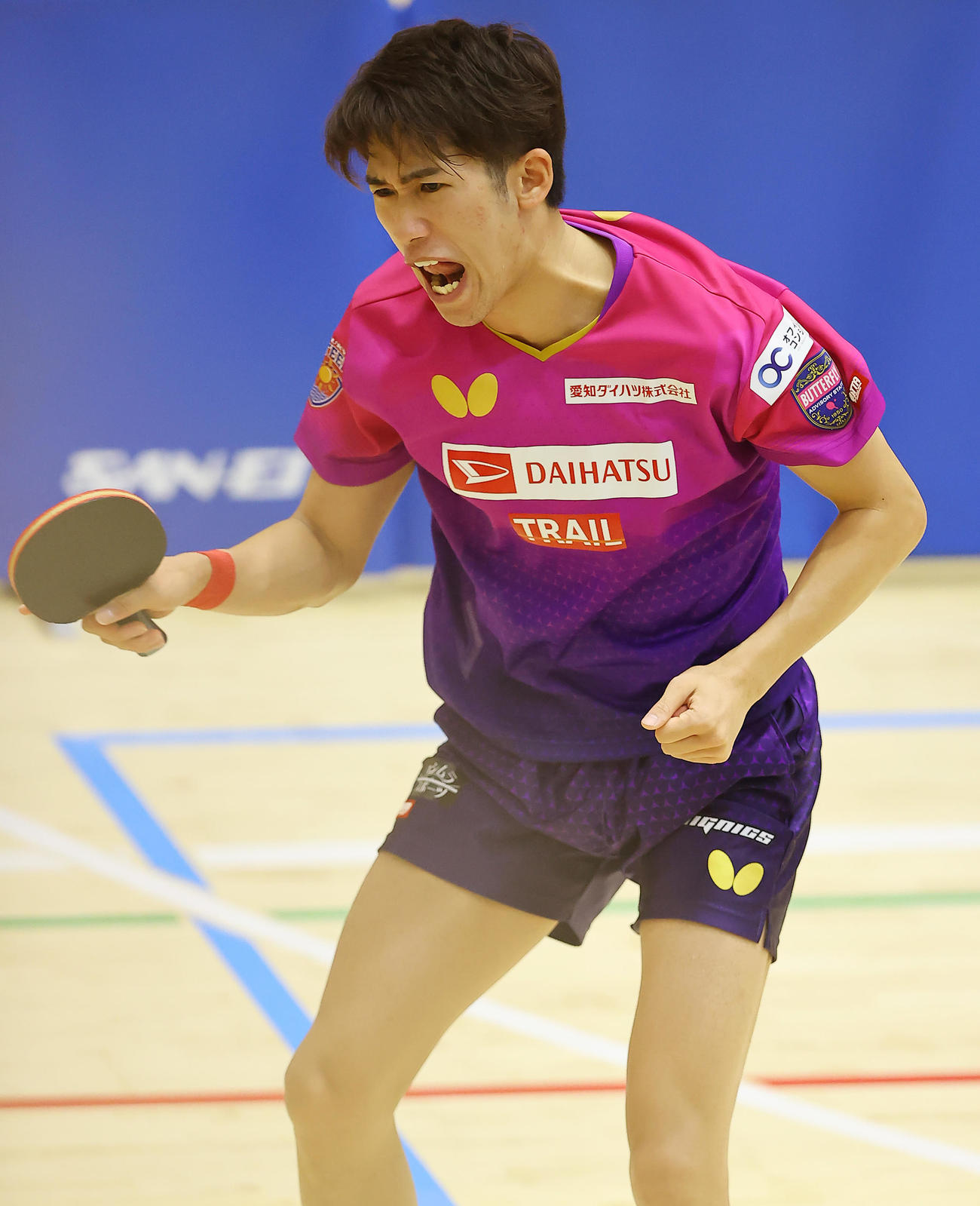 吉村真晴対戸上隼輔　ポイントを奪い雄たけびを上げる吉村（撮影・垰建太）
