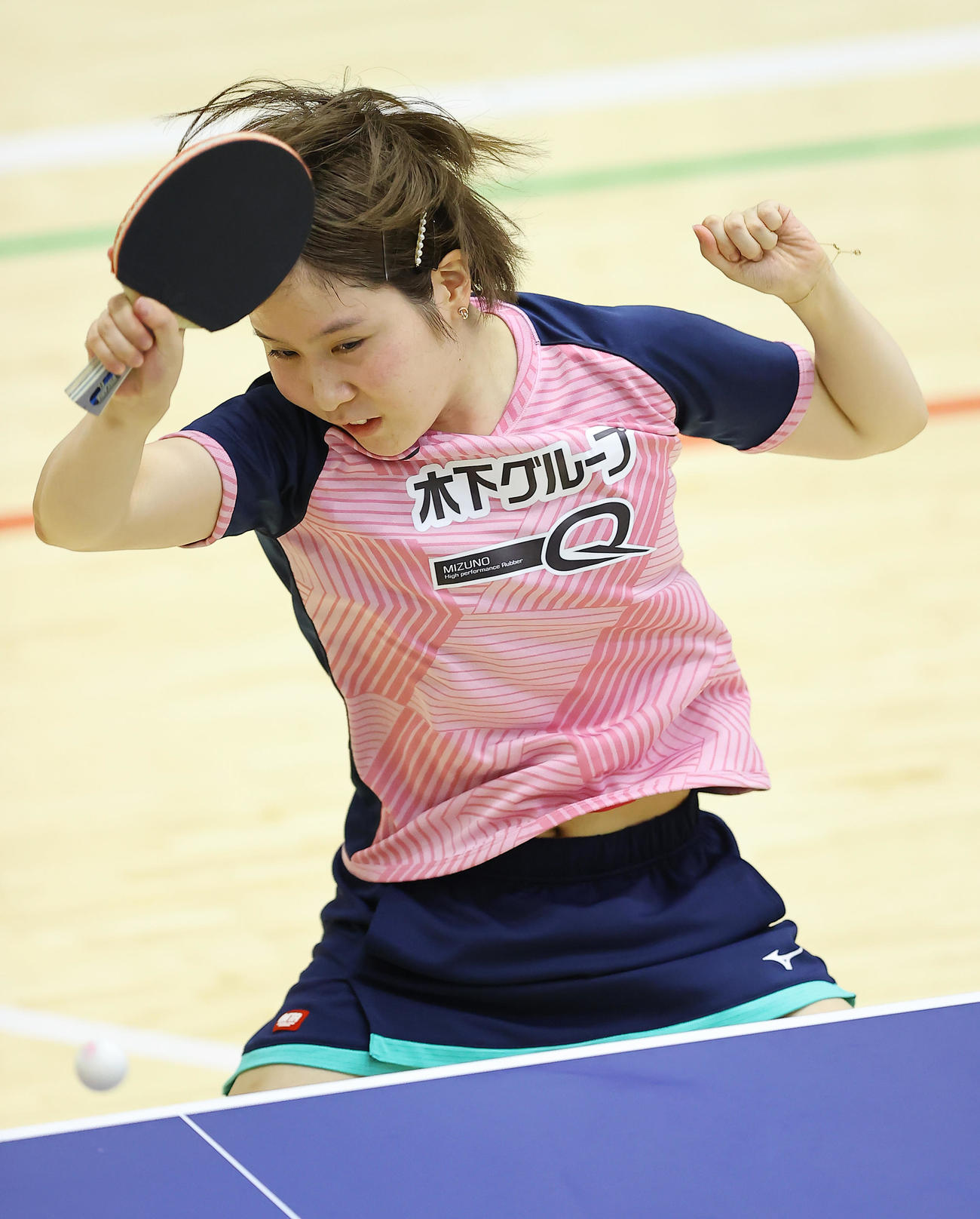 平野美宇対木原美悠　鋭い表情で攻める平野（撮影・垰建太）
