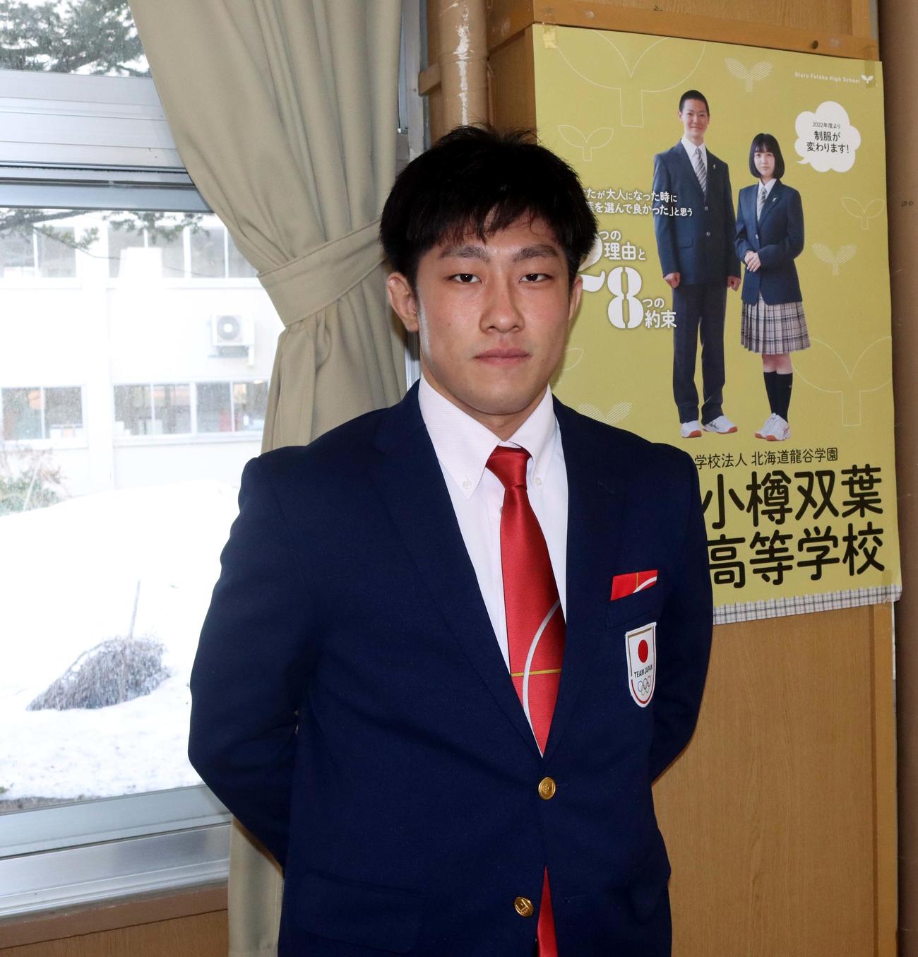 3年ぶりに母校・小樽双葉高を訪れた小山（撮影・永野高輔）