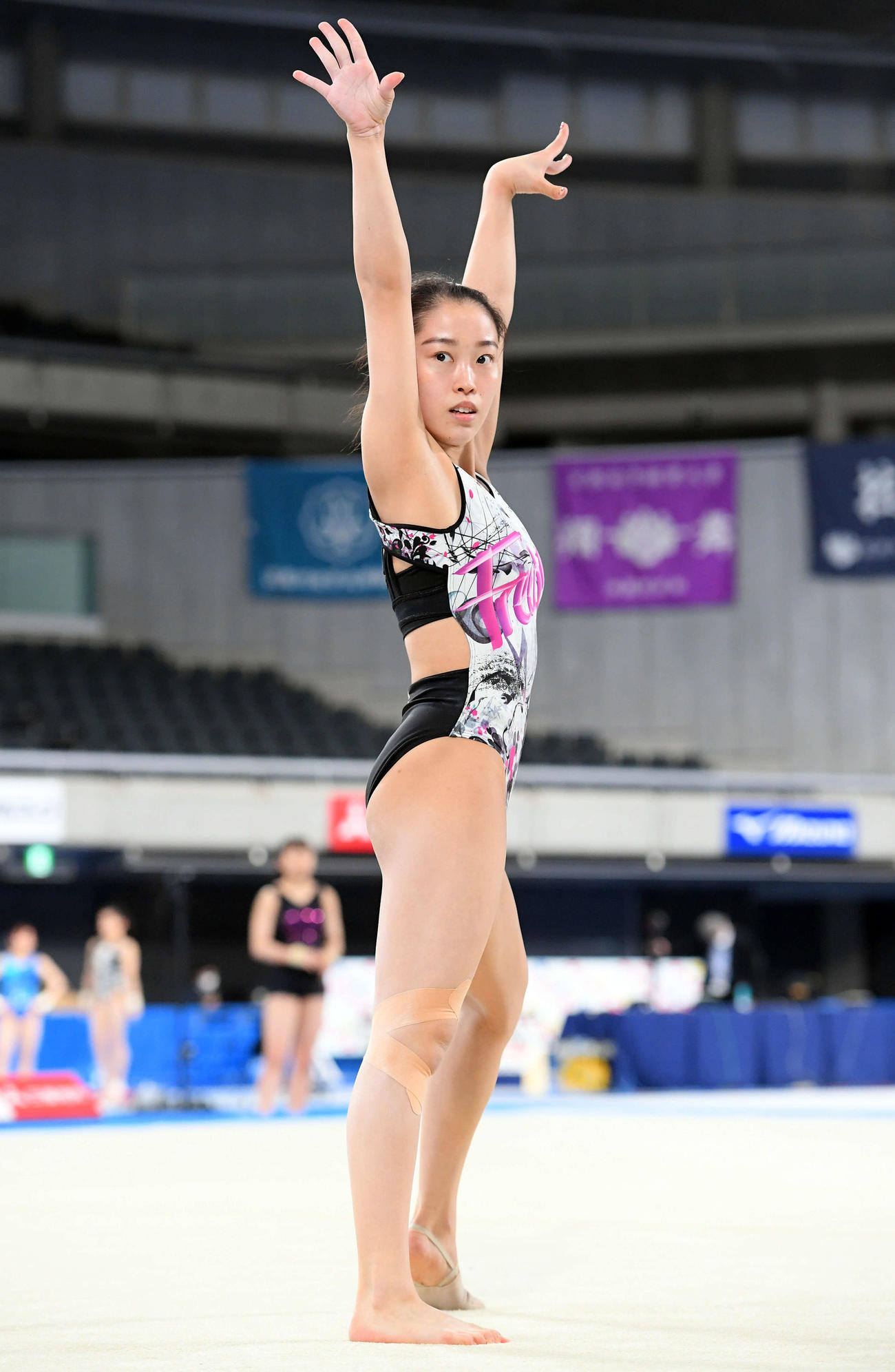 公式練習で、床の演技を披露する畠田瞳（撮影・たえ見朱実）