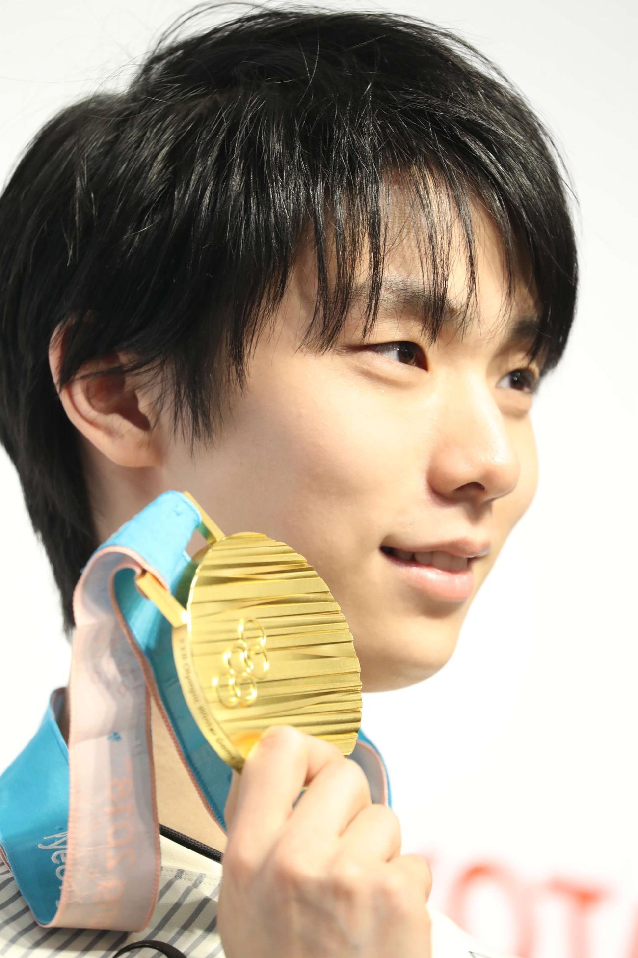 平昌五輪　金メダルを手に笑顔