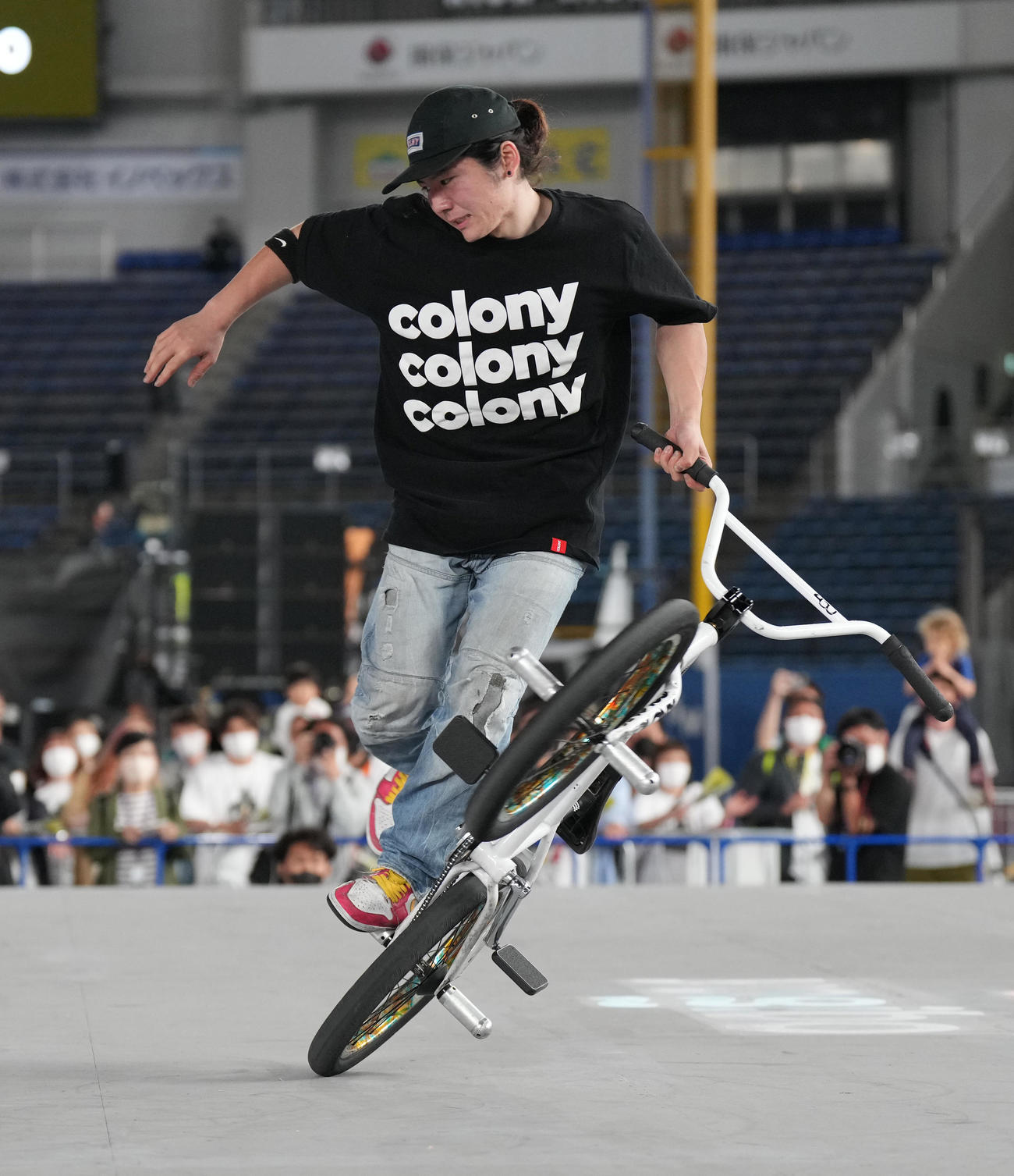 男子BMXフラットランドトーナメントの決勝で演技する早川（撮影・菅敏）