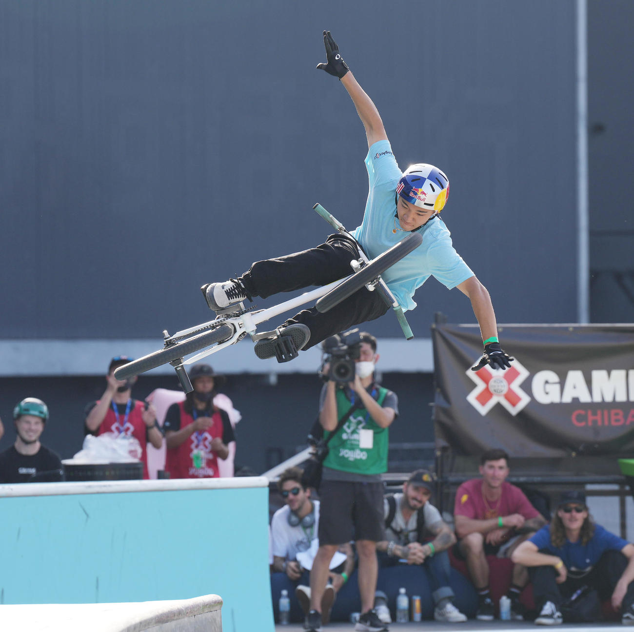 男子BMXパーク予選で演技する中村（撮影・菅敏）
