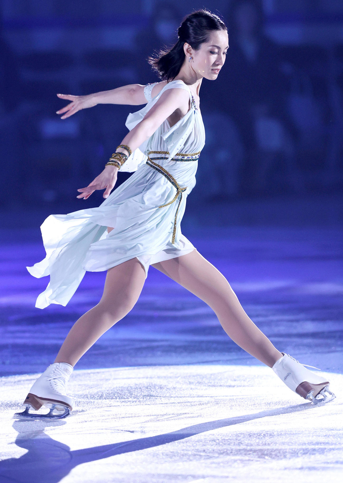 アイスショー「ブルームオンアイス」　華麗な演技を披露する荒川静香（撮影・上山淳一）