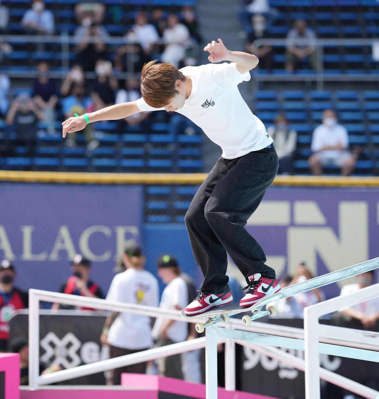 男子スケートボードストリート予選で演技する堀米（撮影・菅敏）