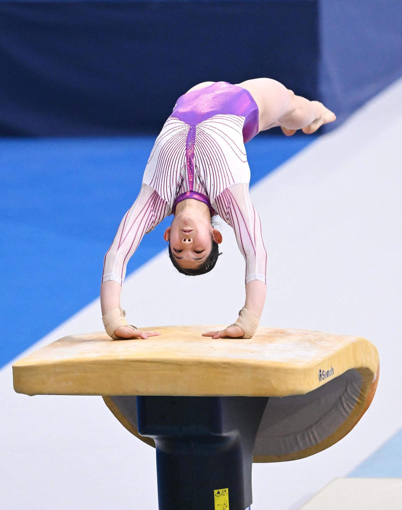 女子決勝で跳馬の演技をする笠原（撮影・滝沢徹郎）