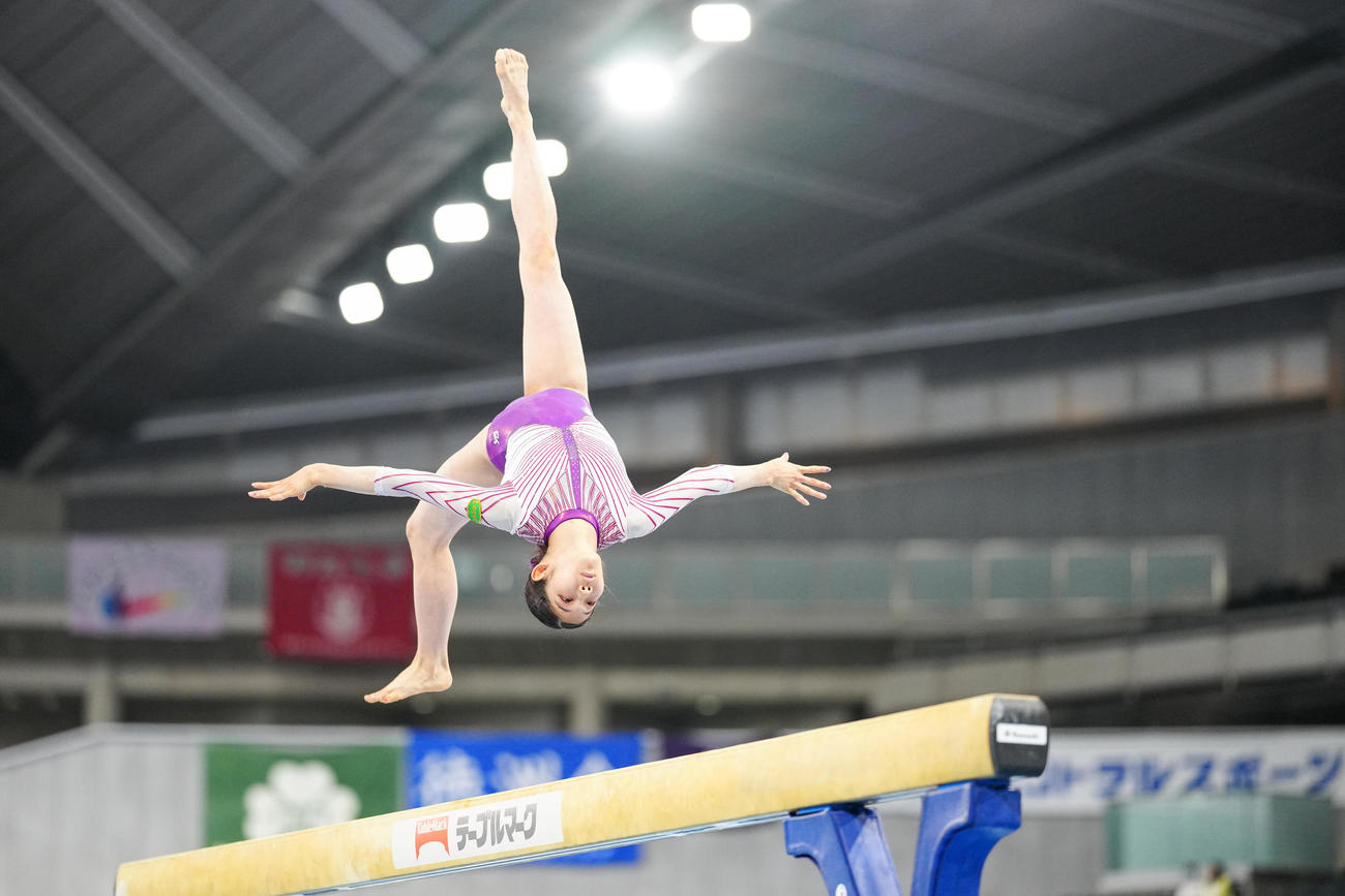 第76回全日本体操個人総合選手権　女子決勝　平均台に臨む笠原有彩（代表撮影）