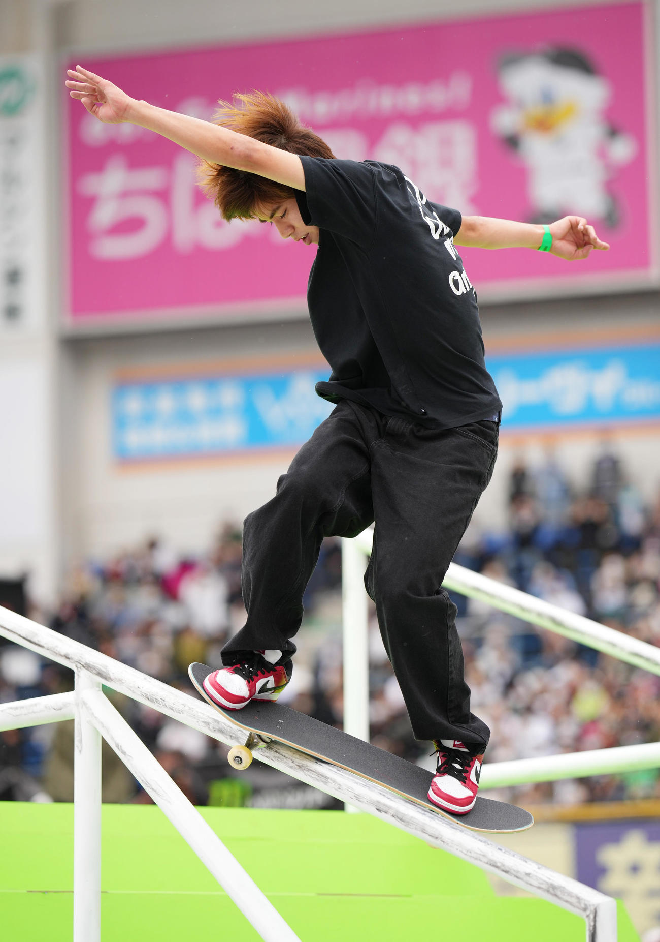 男子スケートボードストリート決勝で演技する堀米（撮影・菅敏）