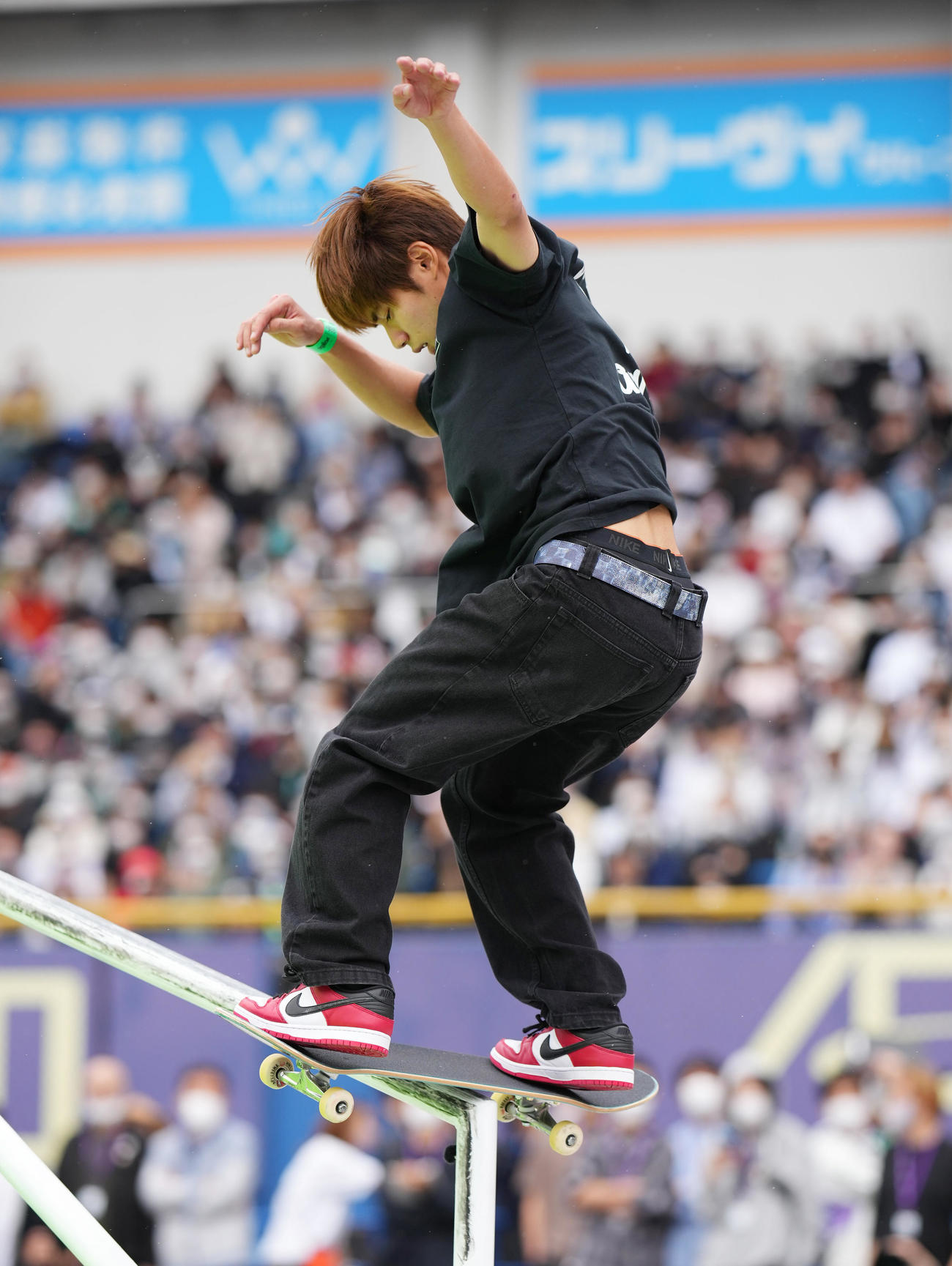 男子スケートボードストリート決勝で演技する堀米（撮影・菅敏）