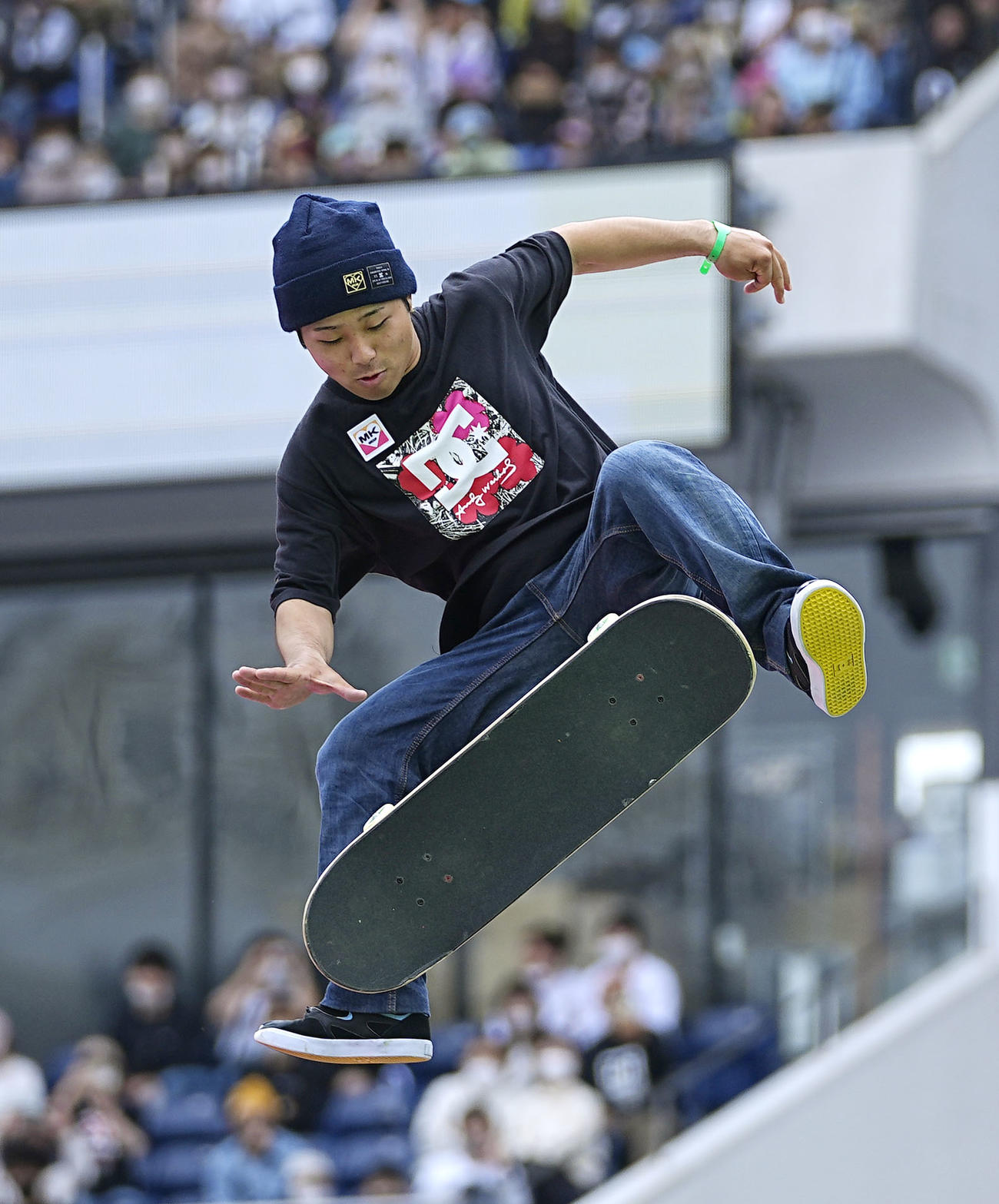 スケートボードの男子パーク決勝で演技する笹岡建介（共同）