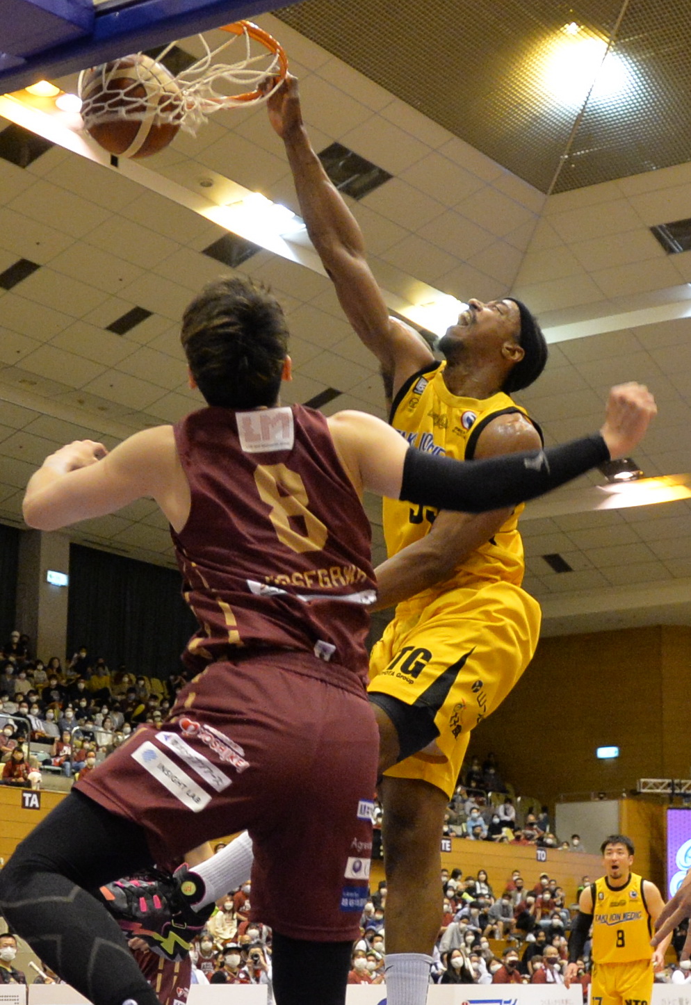第3Q、ワンハンドダンクを決めるメインセ