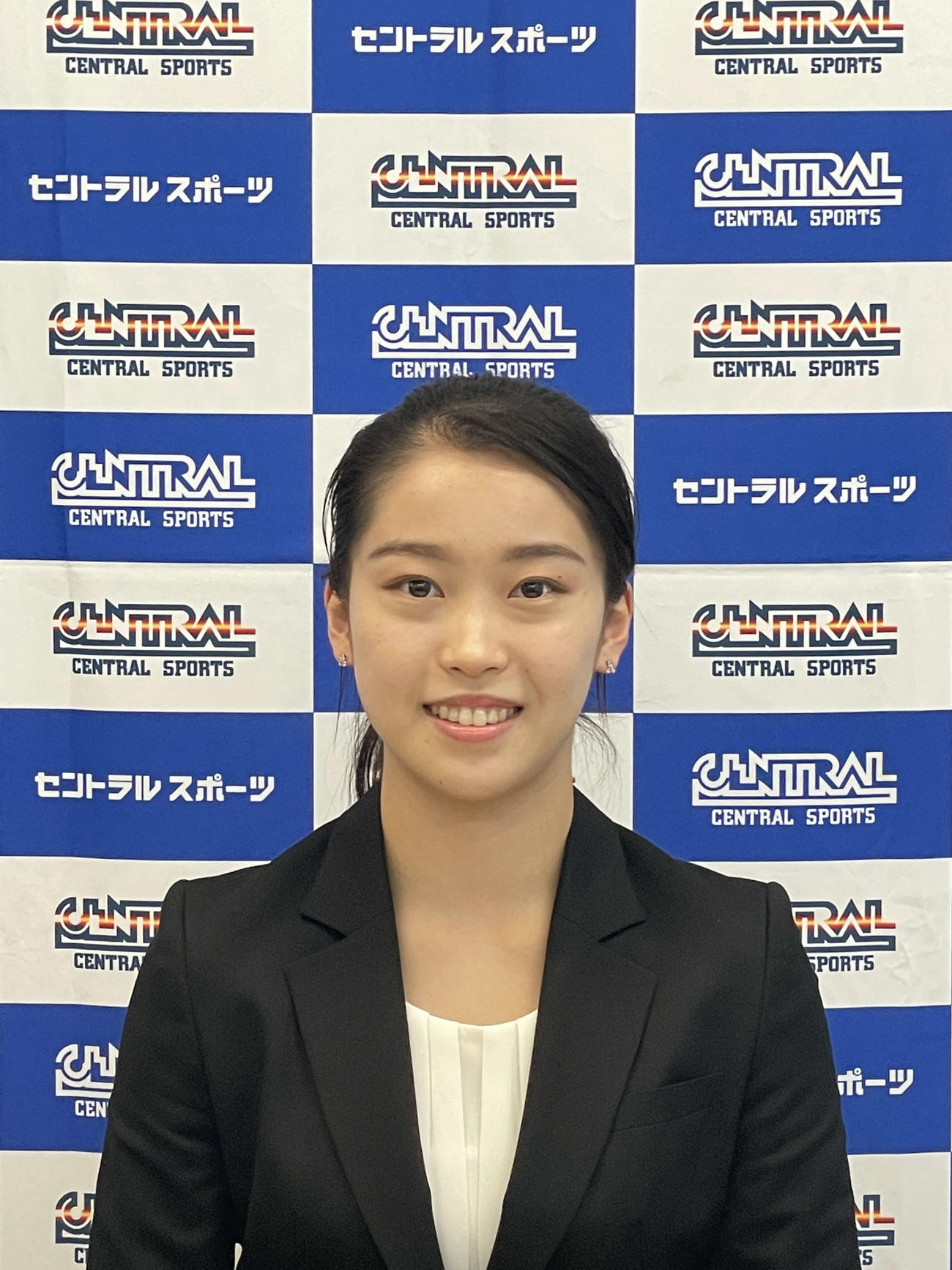 オンラインで引退会見を行う畠田瞳