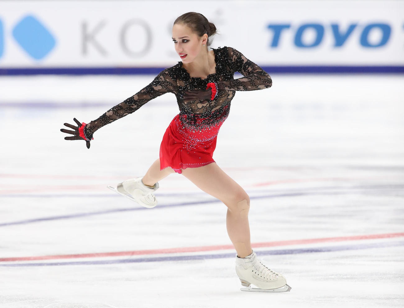 フィギュアスケート　GPシリーズ第5戦ロシア杯　女子フリー　演技するアリーナ・ザギトワ（2018年11月17日撮影）