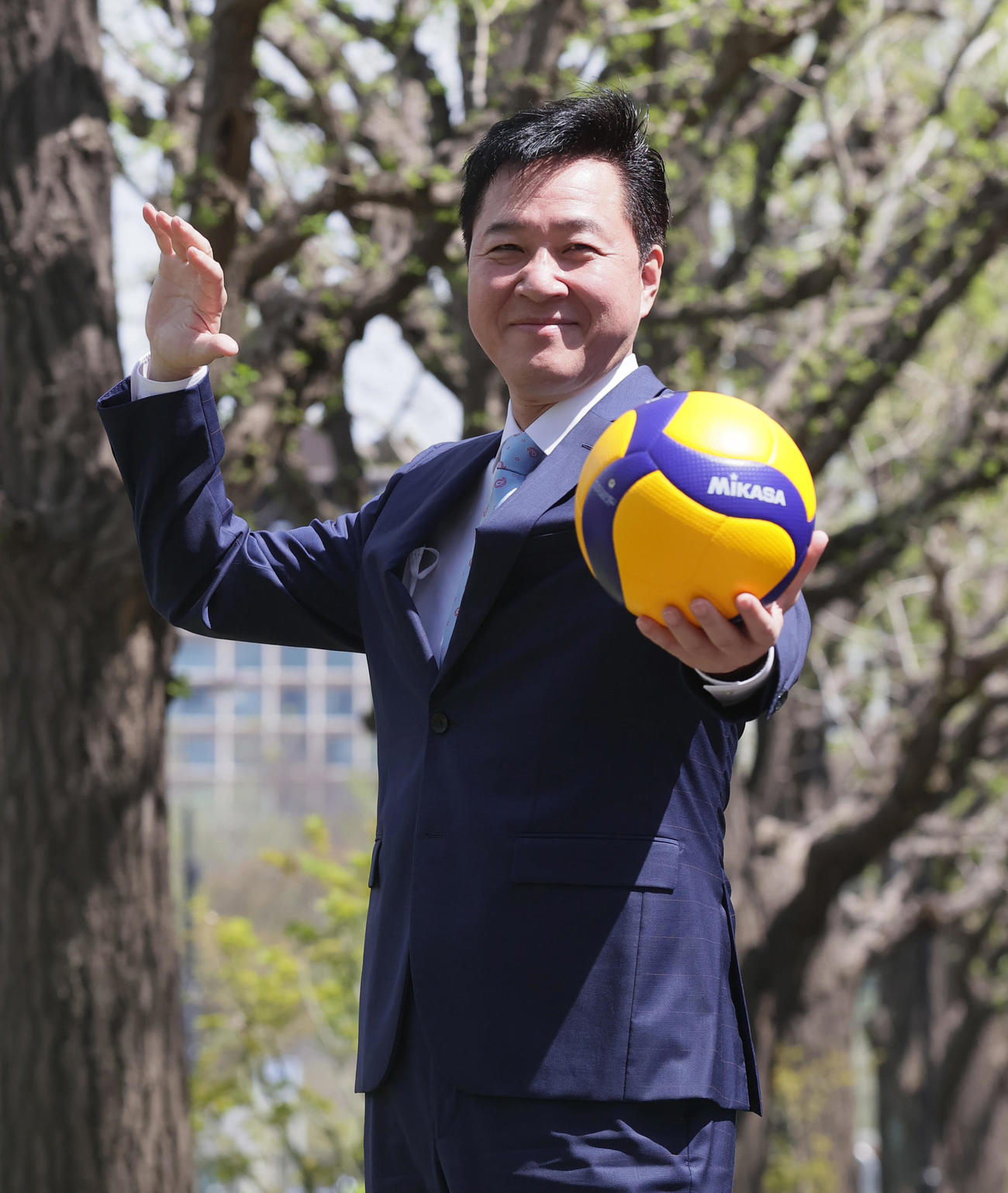 さわやかさは健在。日本バレーボール協会の新会長に就任した川合俊一氏（撮影・野上伸悟）