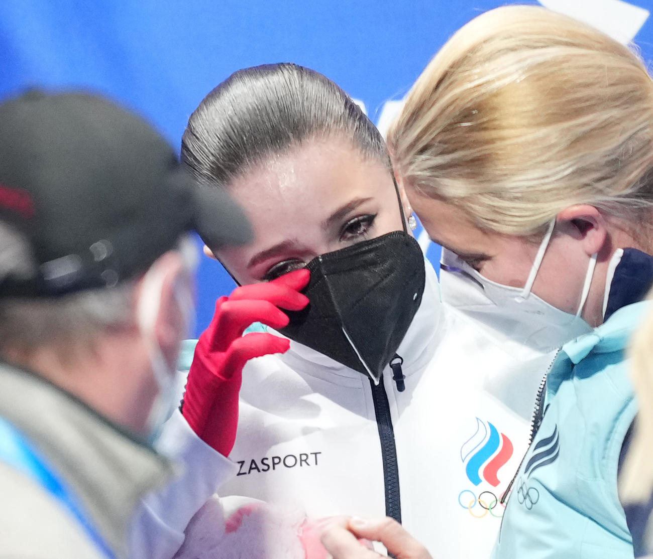 北京五輪女子フリーを終え、涙を流して引き揚げるカミラ・ワリエワ（2022年2月17日撮影）