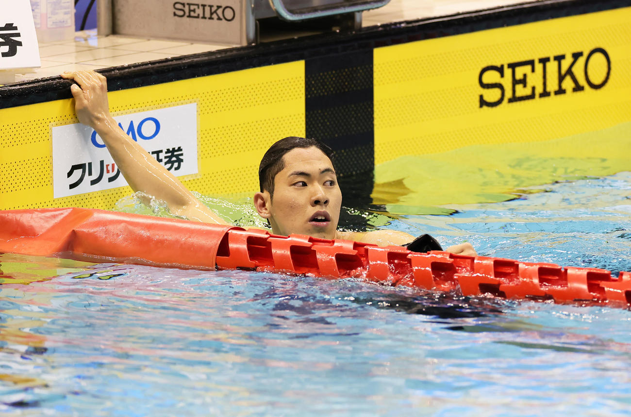 男子200メートルバタフライで優勝するも納得のいかない表情を見せる本多（撮影・足立雅史）