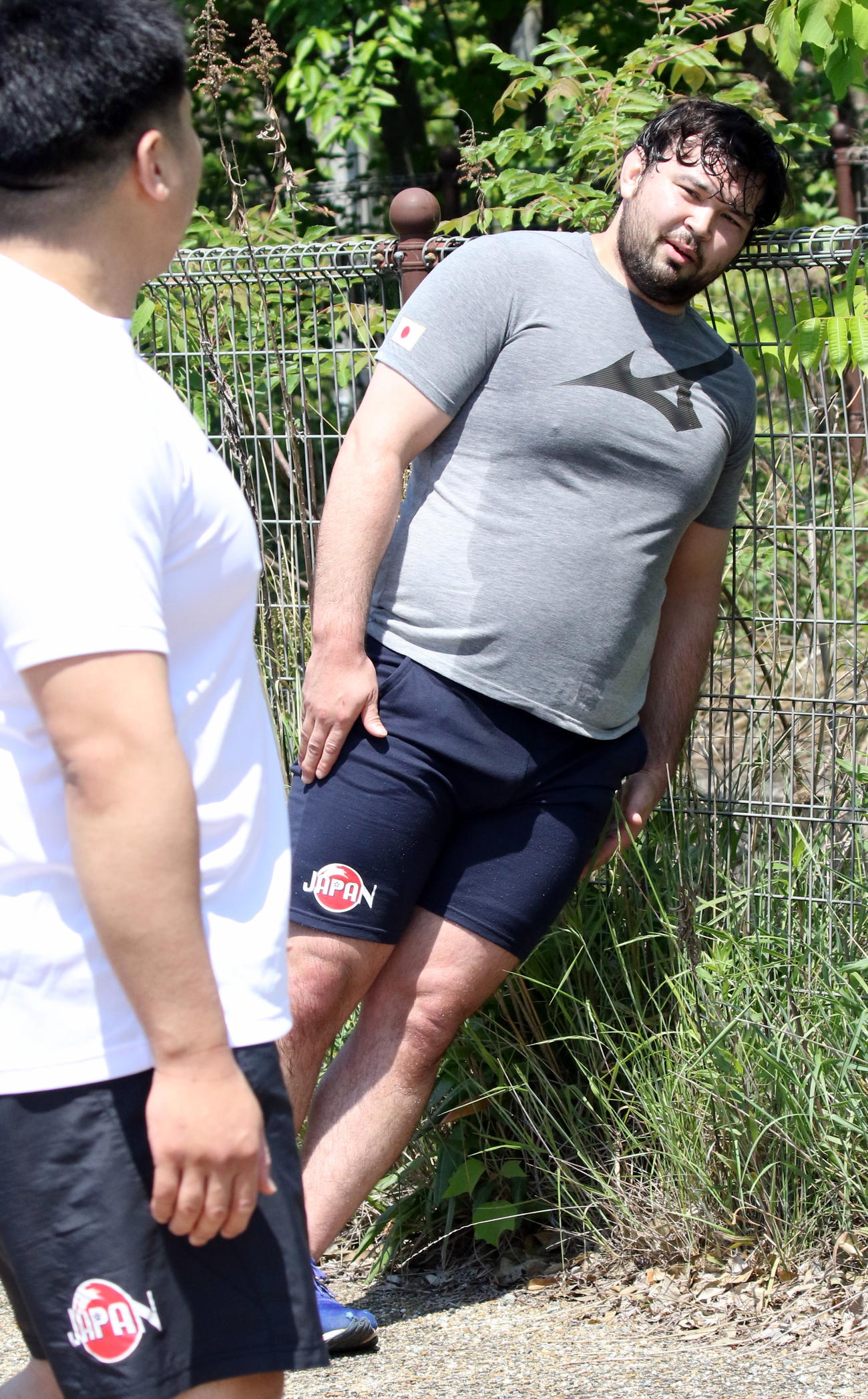 柔道全日本男子合宿の階段ダッシュ後、棒になる100キロ級のウルフ・アロン（撮影・木下淳）