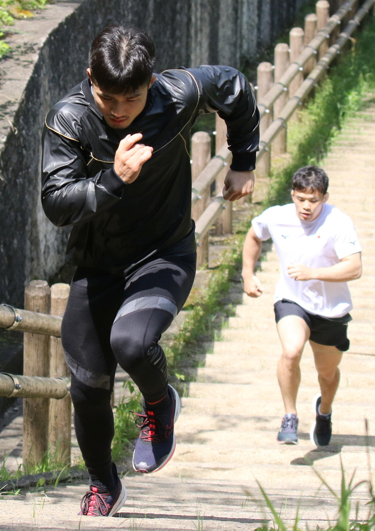 柔道全日本男子合宿で階段ダッシュに取り組む66キロ級の丸山城志郎