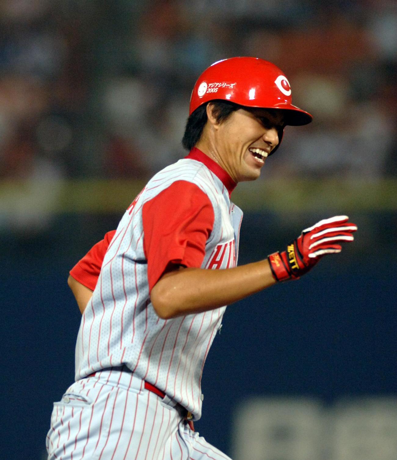 比嘉もえの父・寿光さんの現役時代＝05年9月19日