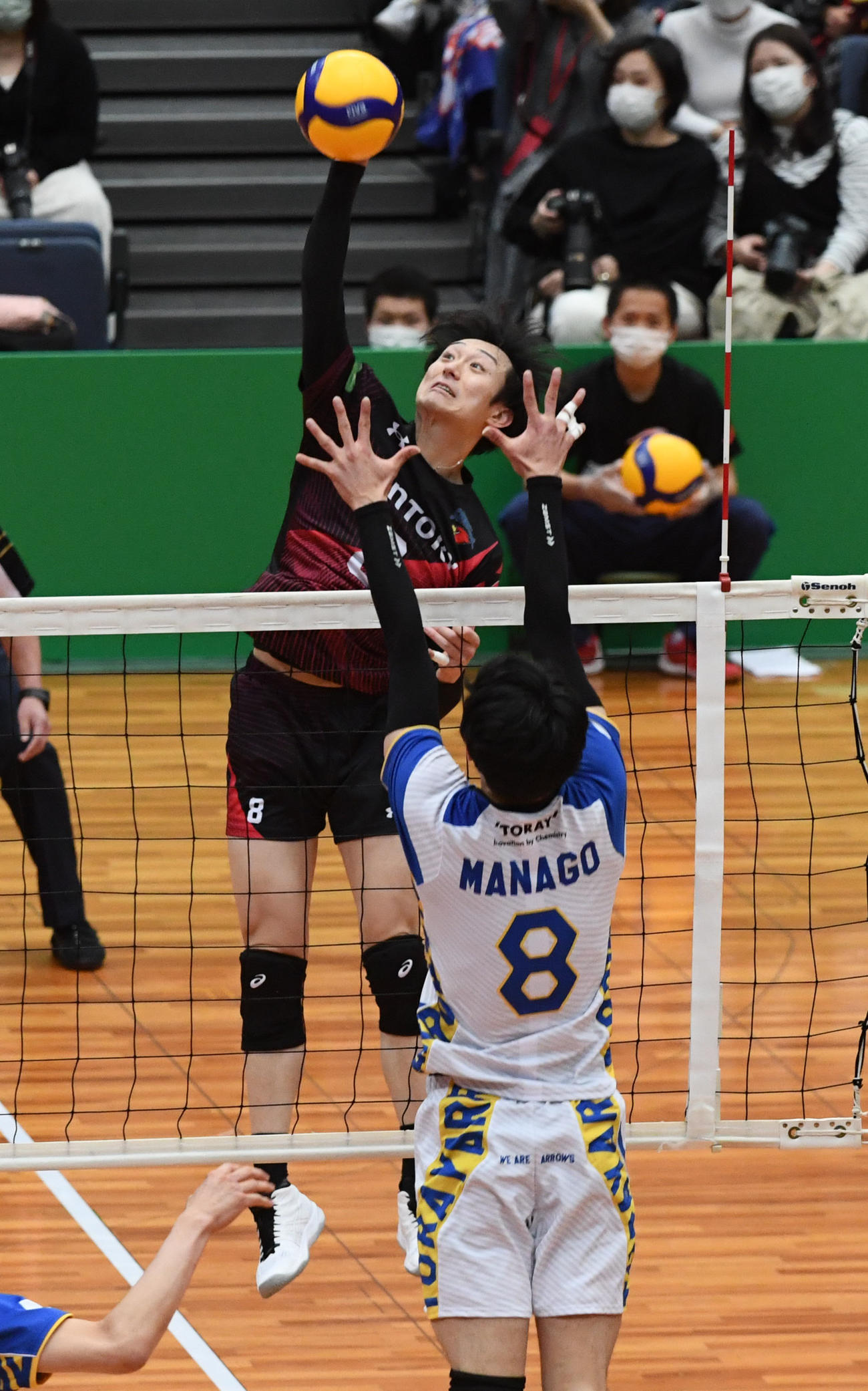 サントリー対東レ　第3セット、サントリー柳田はスパイクを放つ（撮影・滝沢美穂子）