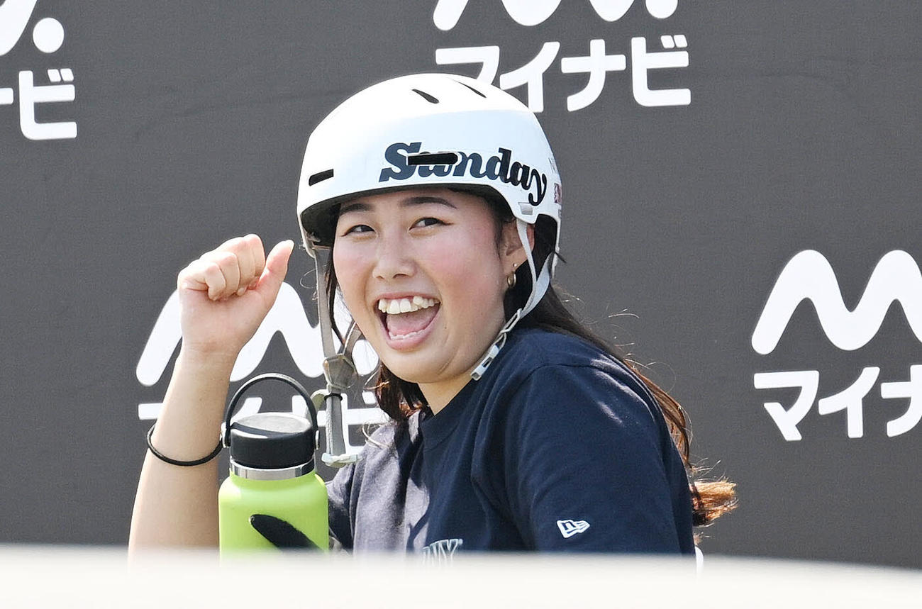 女子エリート決勝の演技を終えガッツポーズする内藤（撮影・滝沢徹郎）
