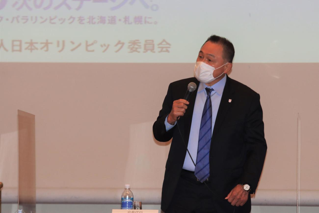 第1回北海道・札幌2030オリンピック・パラリンピックプロモーション委員会であいさつするJOC山下会長（撮影・保坂果那）