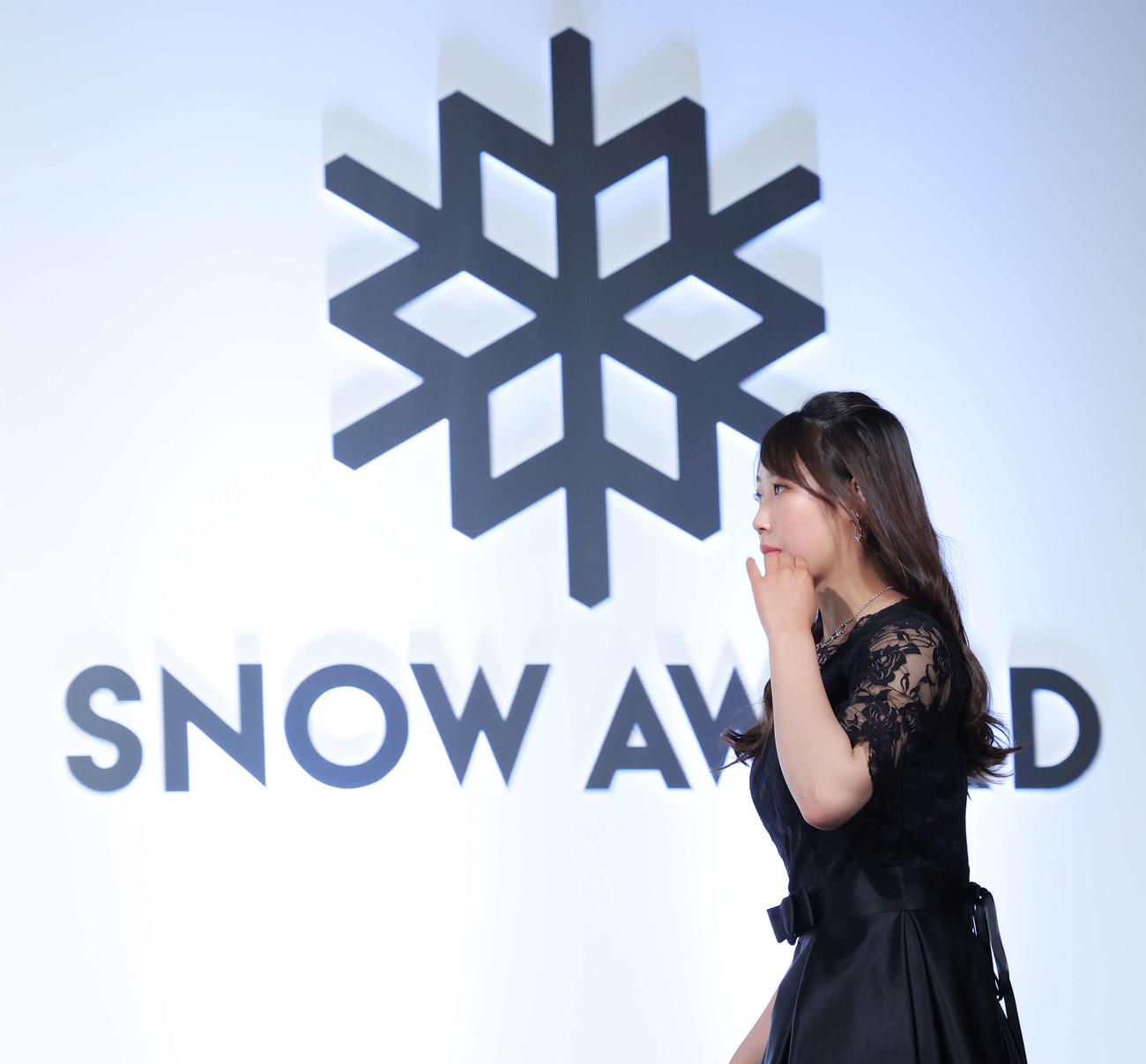 「SNOW AWARD 2022」で北京冬季五輪メダリスト報奨金授与式に臨む女子スノーボード銅メダリストの村瀬（撮影・河田真司）