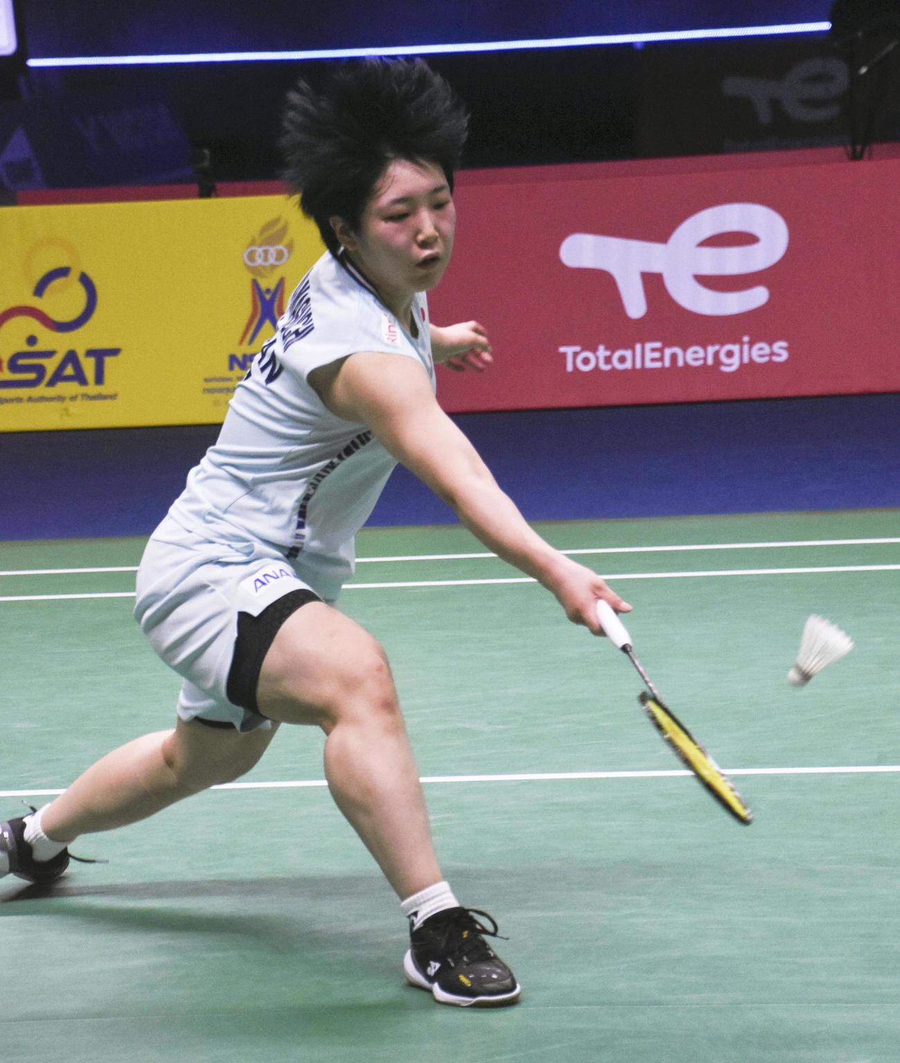 準々決勝の台湾戦でプレーする女子シングルスの山口茜＝バンコク（共同）