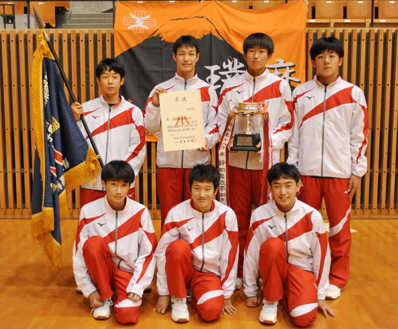 男子団体戦を制した島田工の選手たち