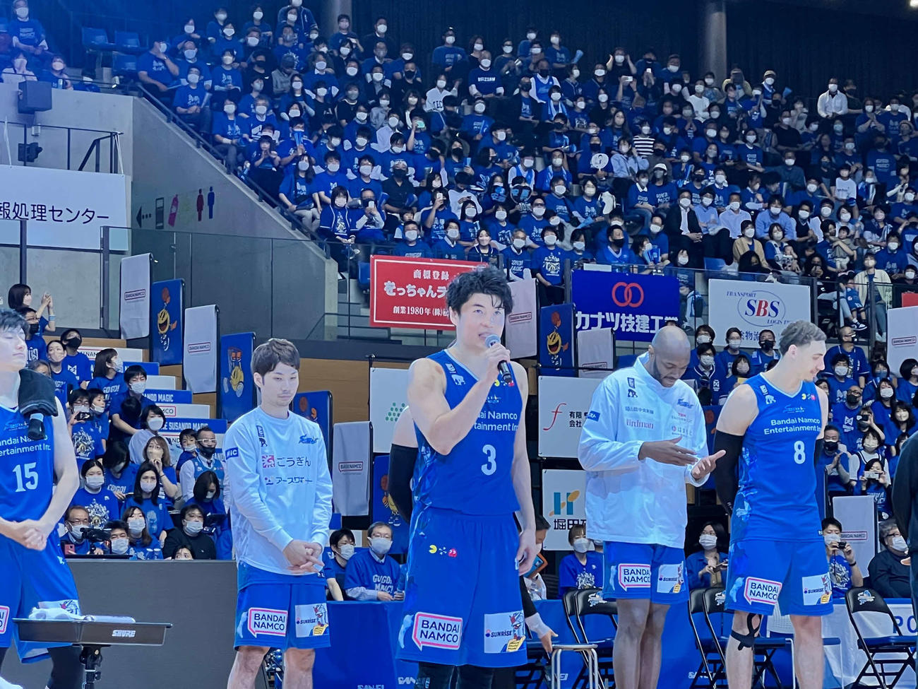 試合後にスピーチする島根の安藤（中央）（C）SHIMANE SUSANOO MAGIC