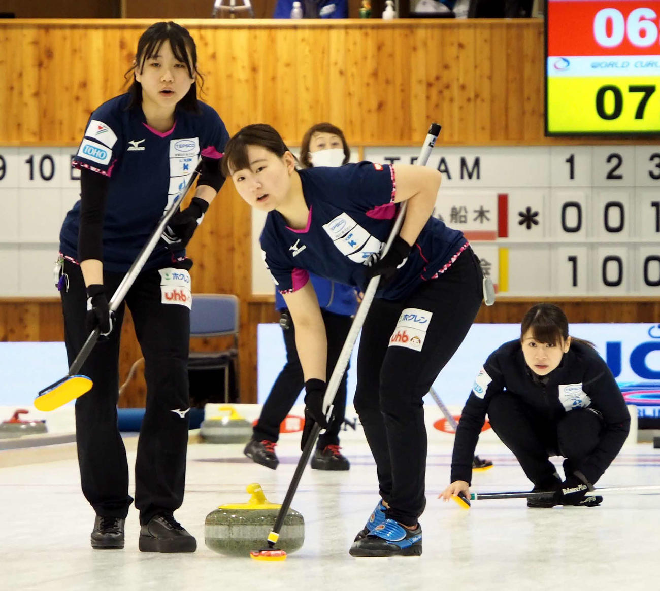 代表決定戦2連勝で本戦出場を決めた小川（右）が代理でスキップを務めた札幌協会（C）JCA