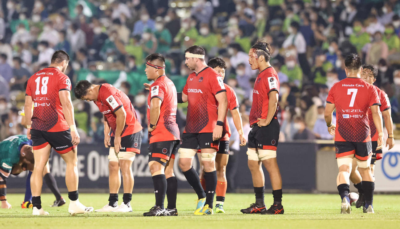 東葛対三重　敗れてがっくりする三重フィフティーン（撮影・丹羽敏通）