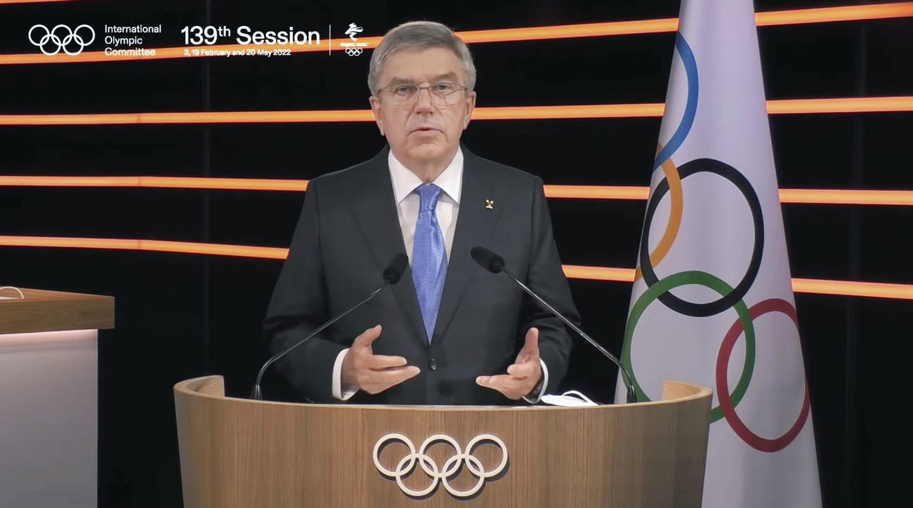 IOC総会であいさつするバッハ会長（共同）