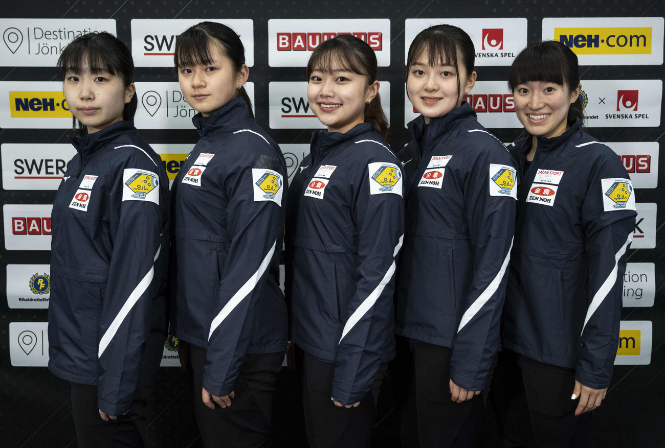 世界ジュニア選手権で日本初の金メダルを獲得した女子のSC軽井沢クラブジュニアの選手たち（C） WCF／Cheyenne Boone