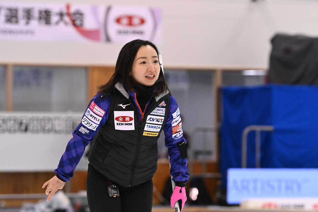 笑顔を見せるロコ・ソラーレ藤沢五月（C）JCA IDE 
