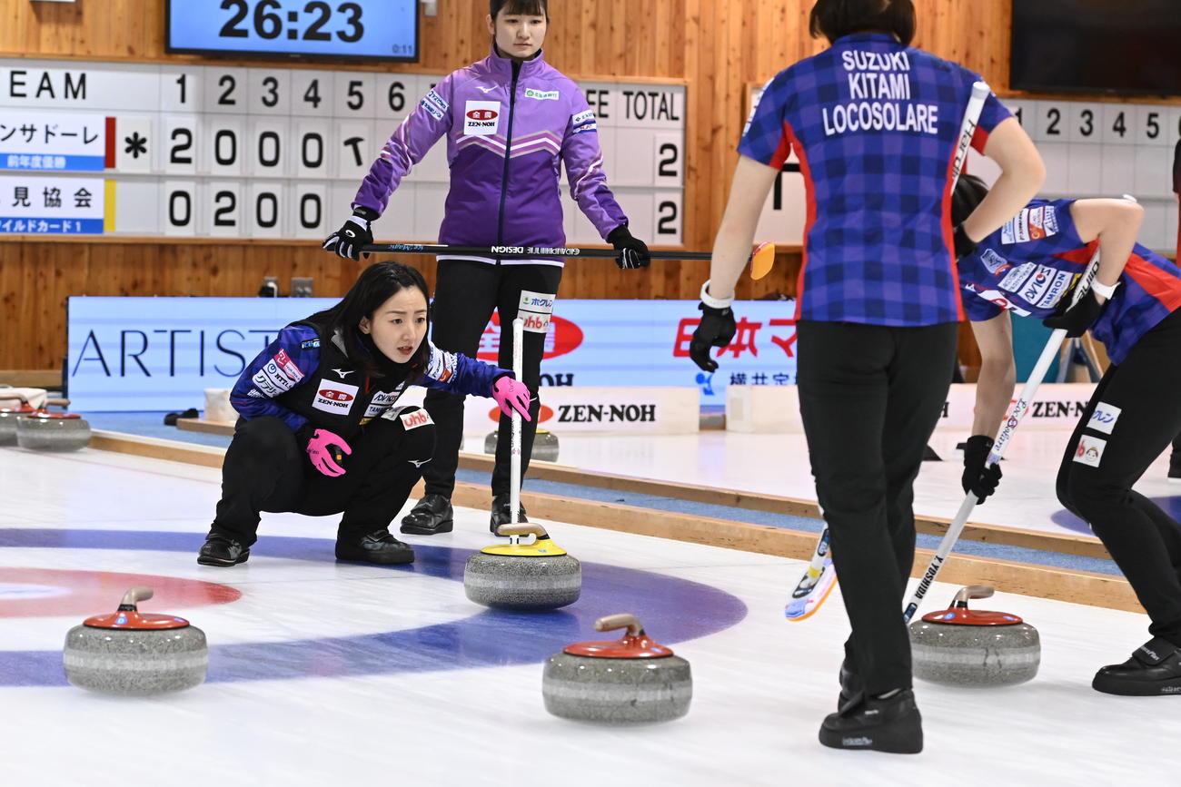 ストーンの行方を見守るロコ・ソラーレスキップの藤沢五月（C）JCA IDE