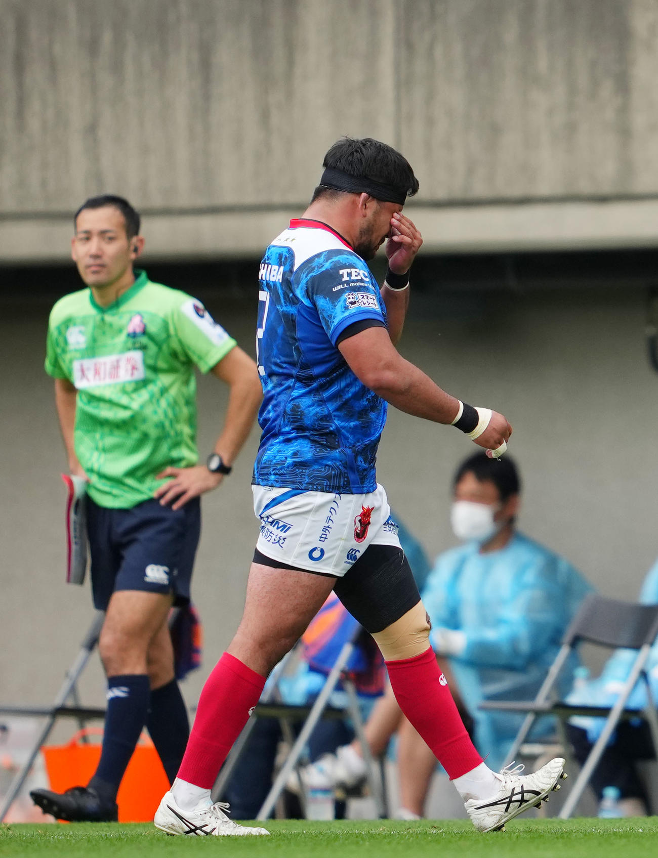 BL東京対東京ベイ　後半途中で交代し涙を流すBL東京フッカー森（撮影・横山健太）