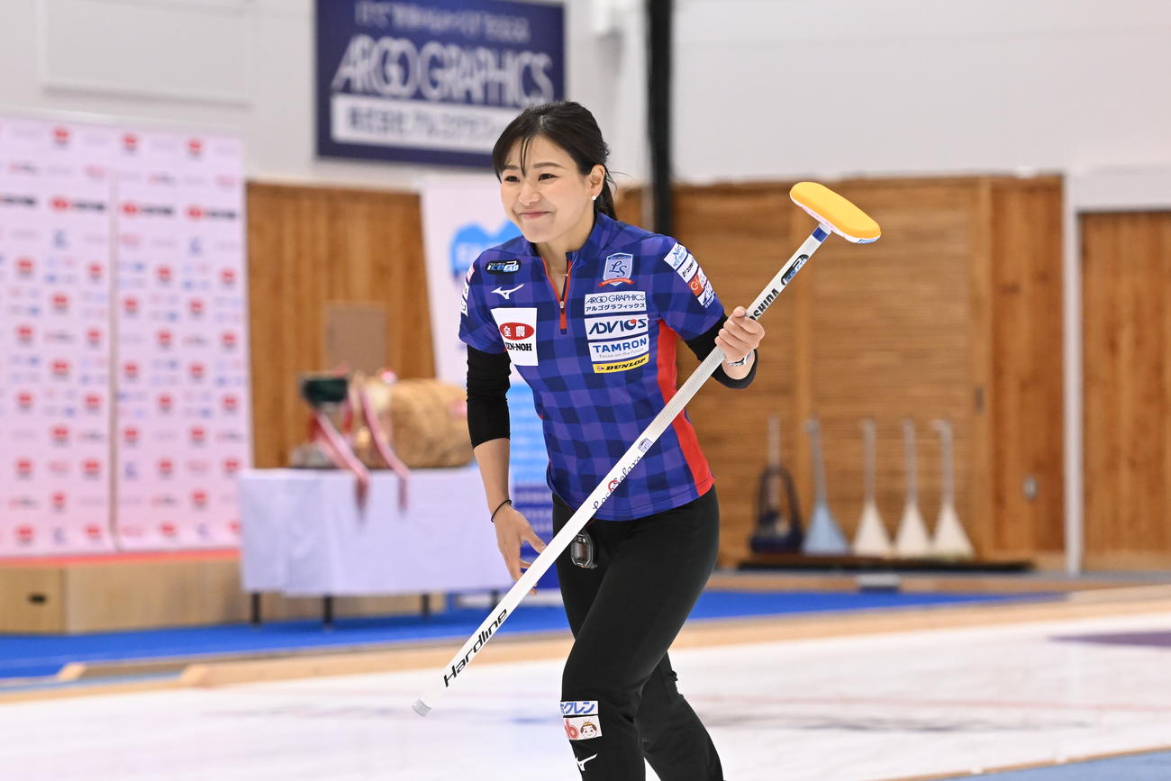 笑顔のロコ・ソラーレ吉田知那美（C）JCA IDE