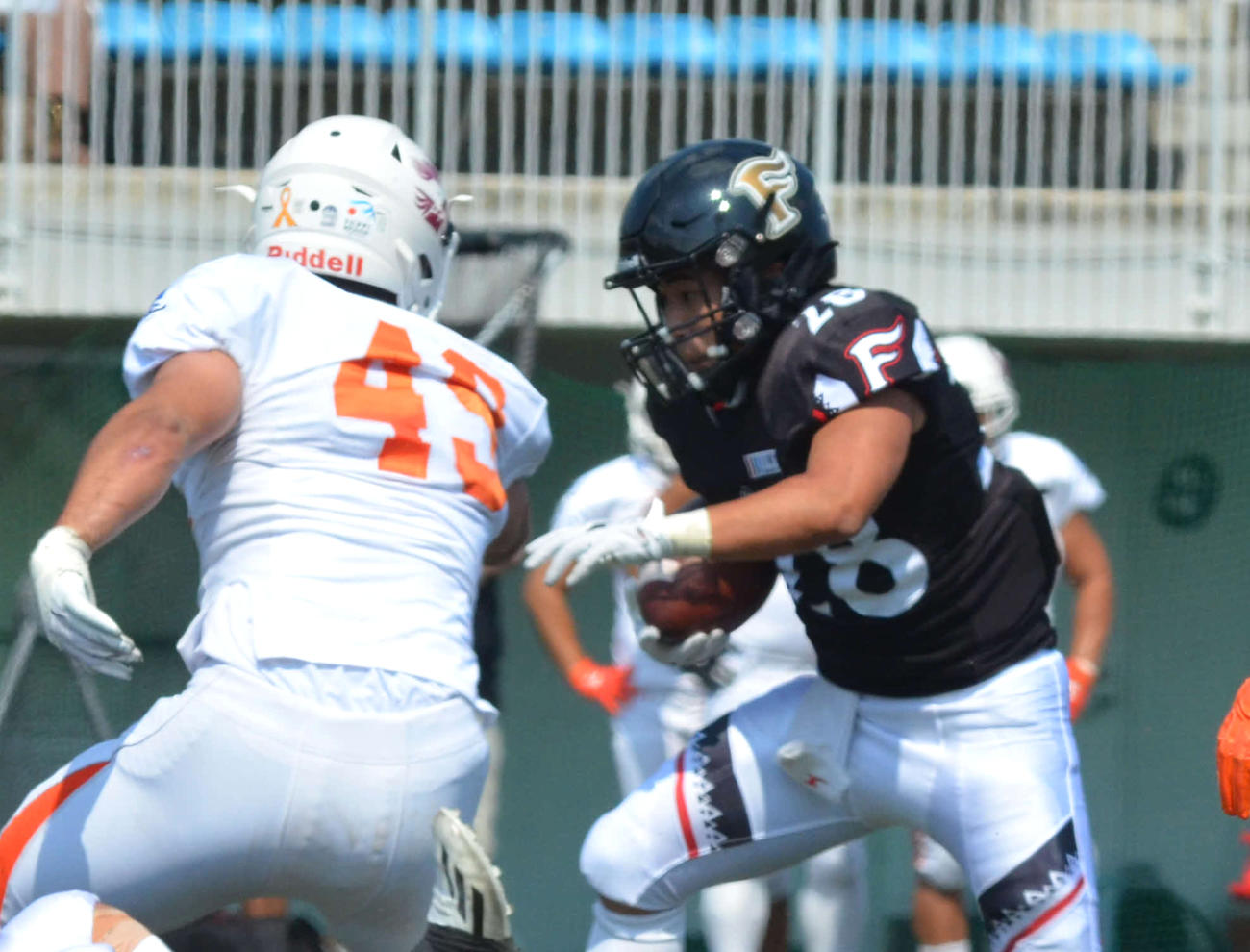 第1Q6分32秒、中央を突破してTDを決める富士通RB香川将成（右）（撮影・吉池彰）